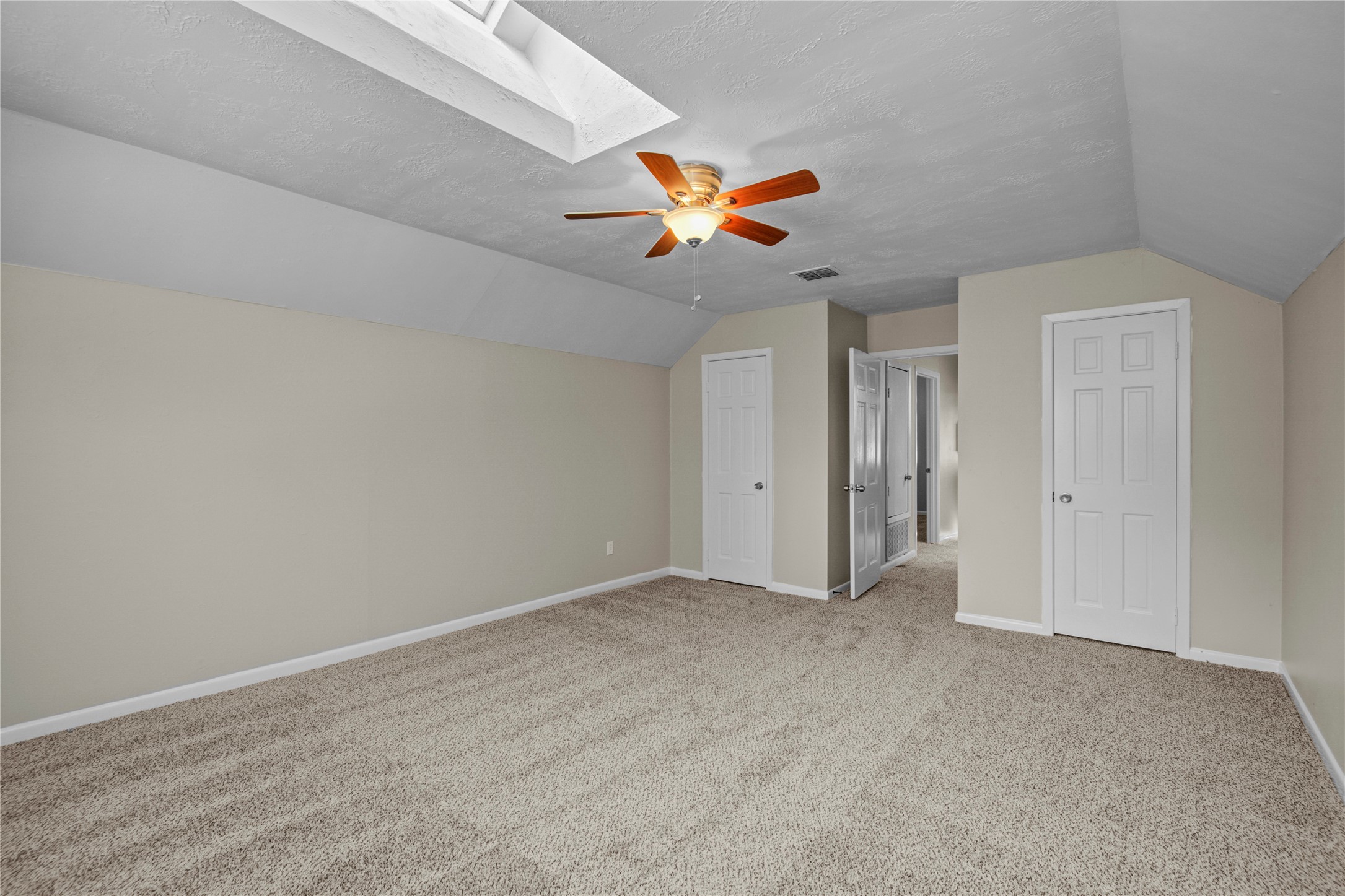 15702 Wandering Trail Property Photo 23