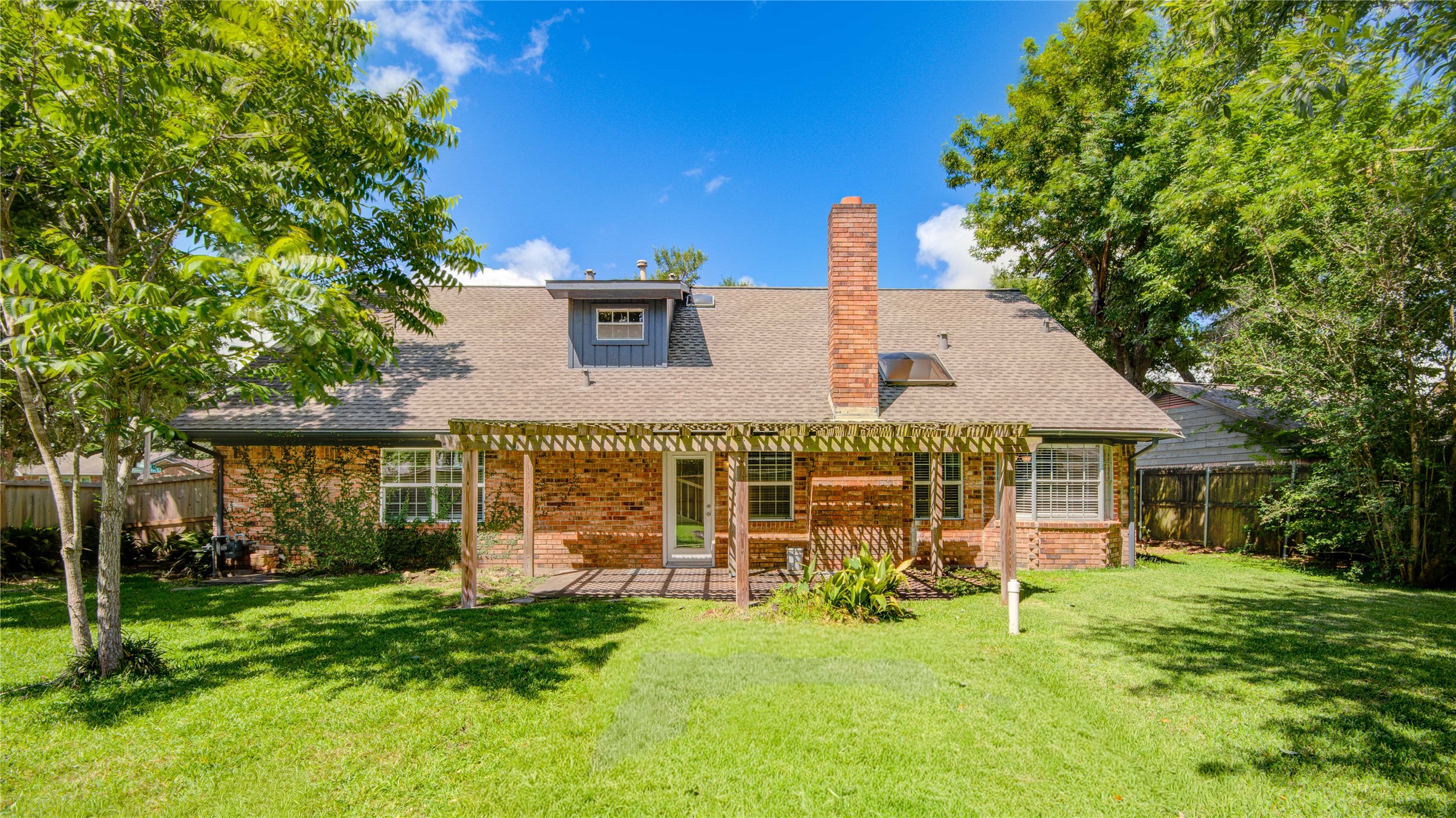 15702 Wandering Trail Property Photo 31