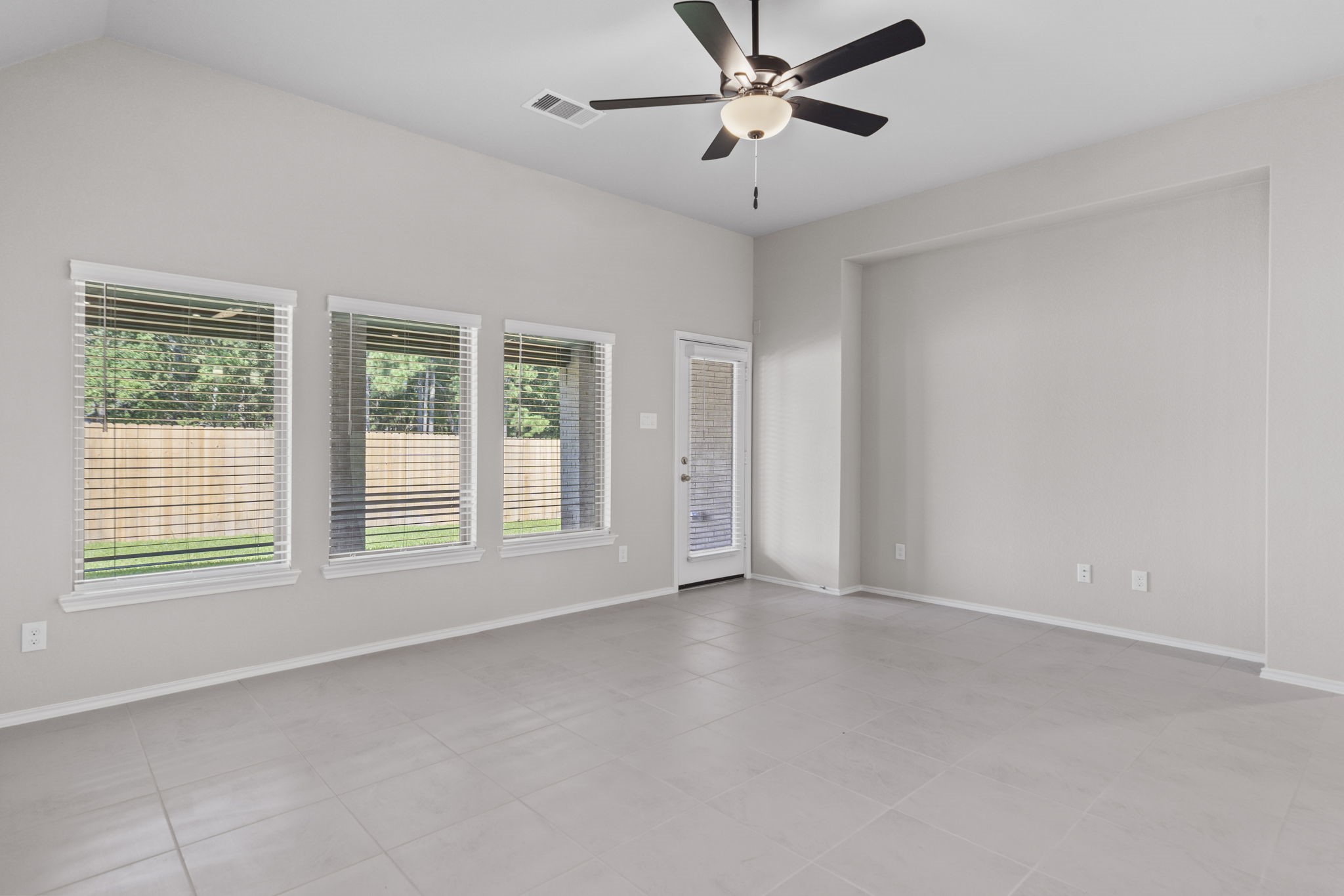 1308 Rio Hollow Lane Property Photo 9