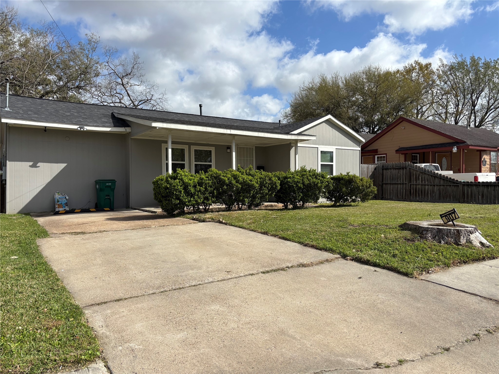 907 Whitaker Avenue Property Photo