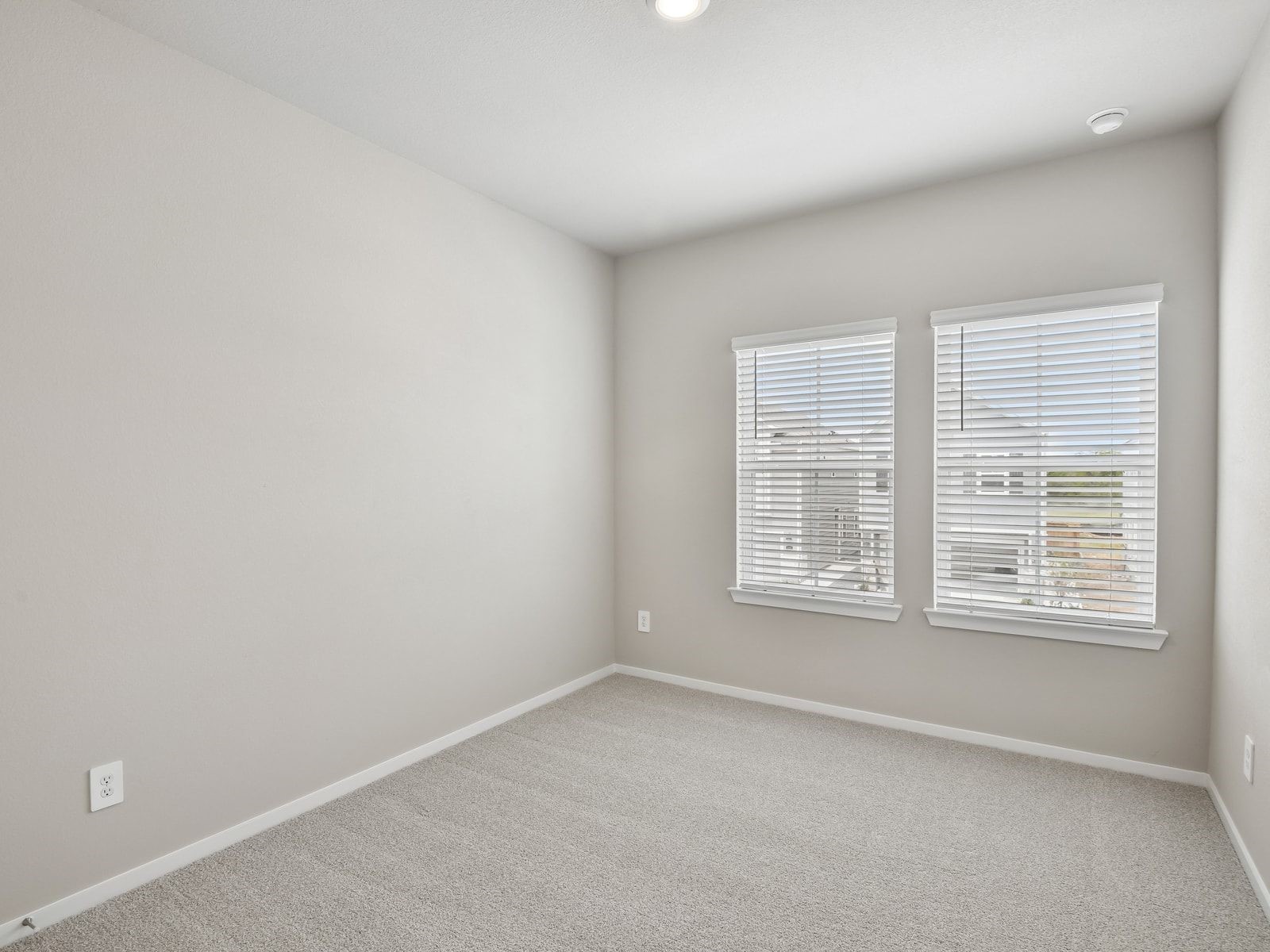 1015 Cedar Place Lane Property Photo 5
