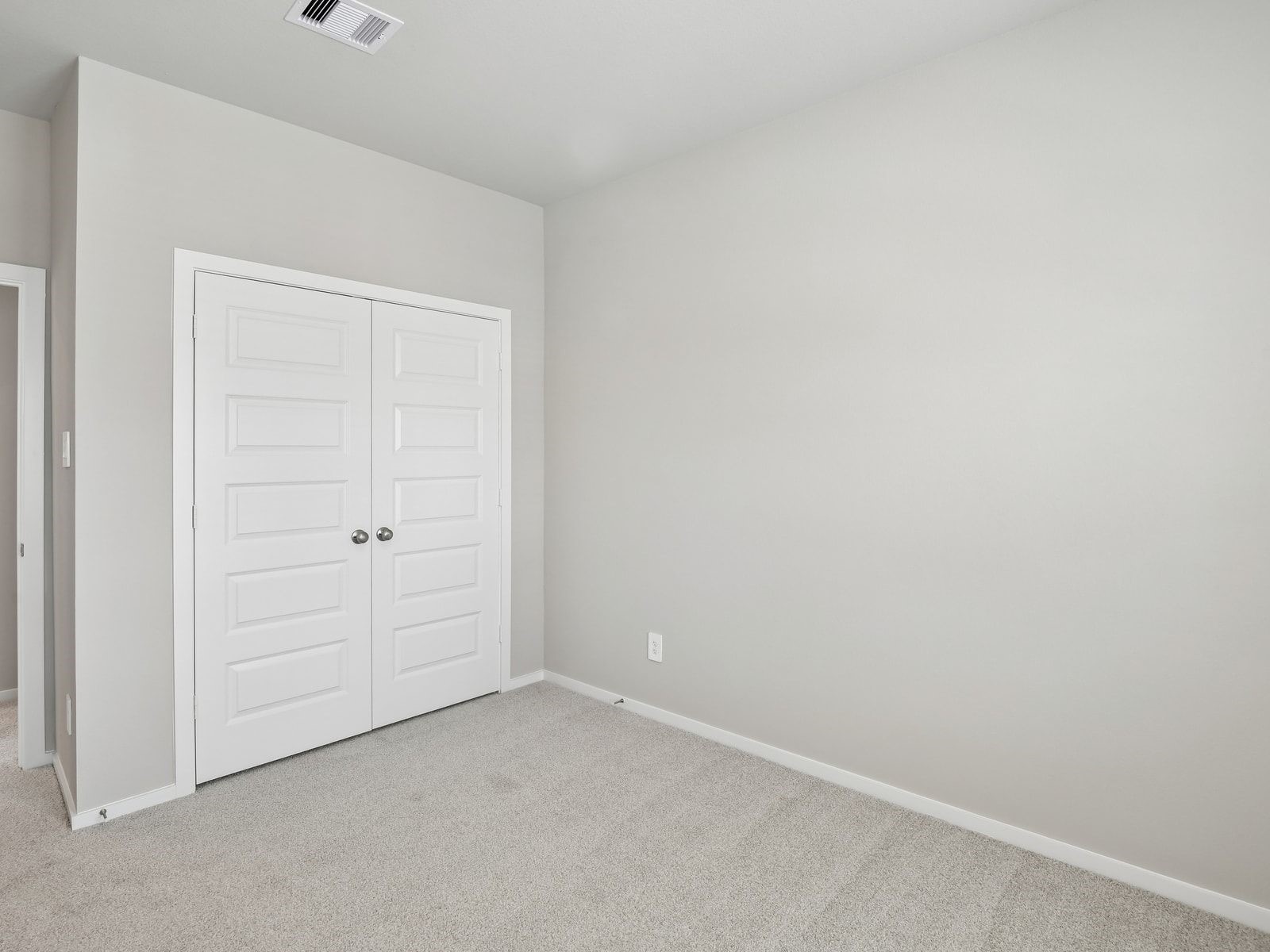 1015 Cedar Place Lane Property Photo 6