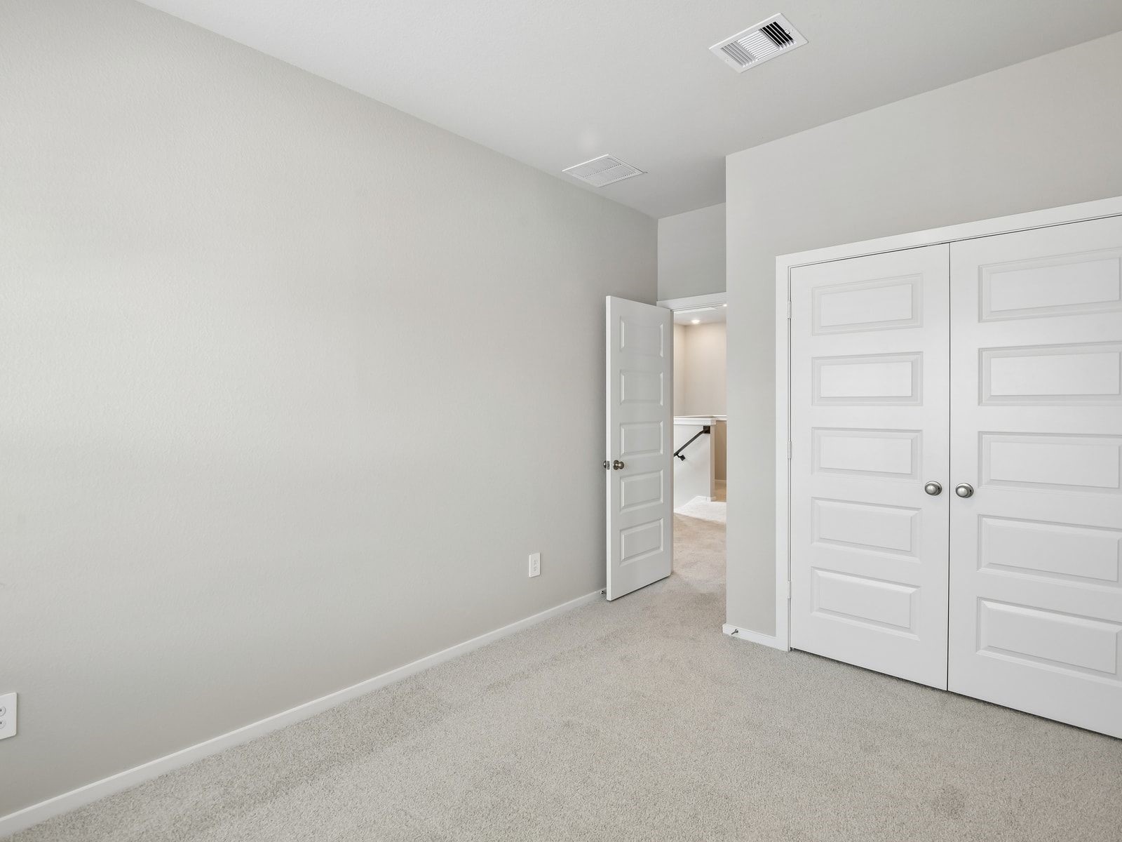 1015 Cedar Place Lane Property Photo 7
