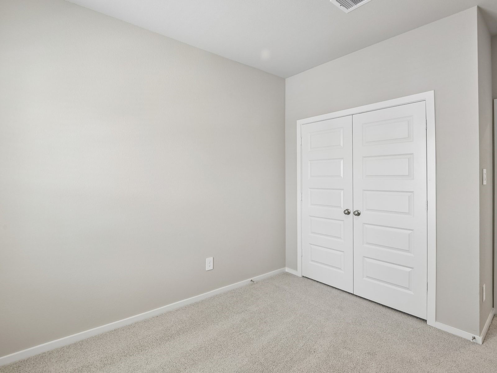 1015 Cedar Place Lane Property Photo 9