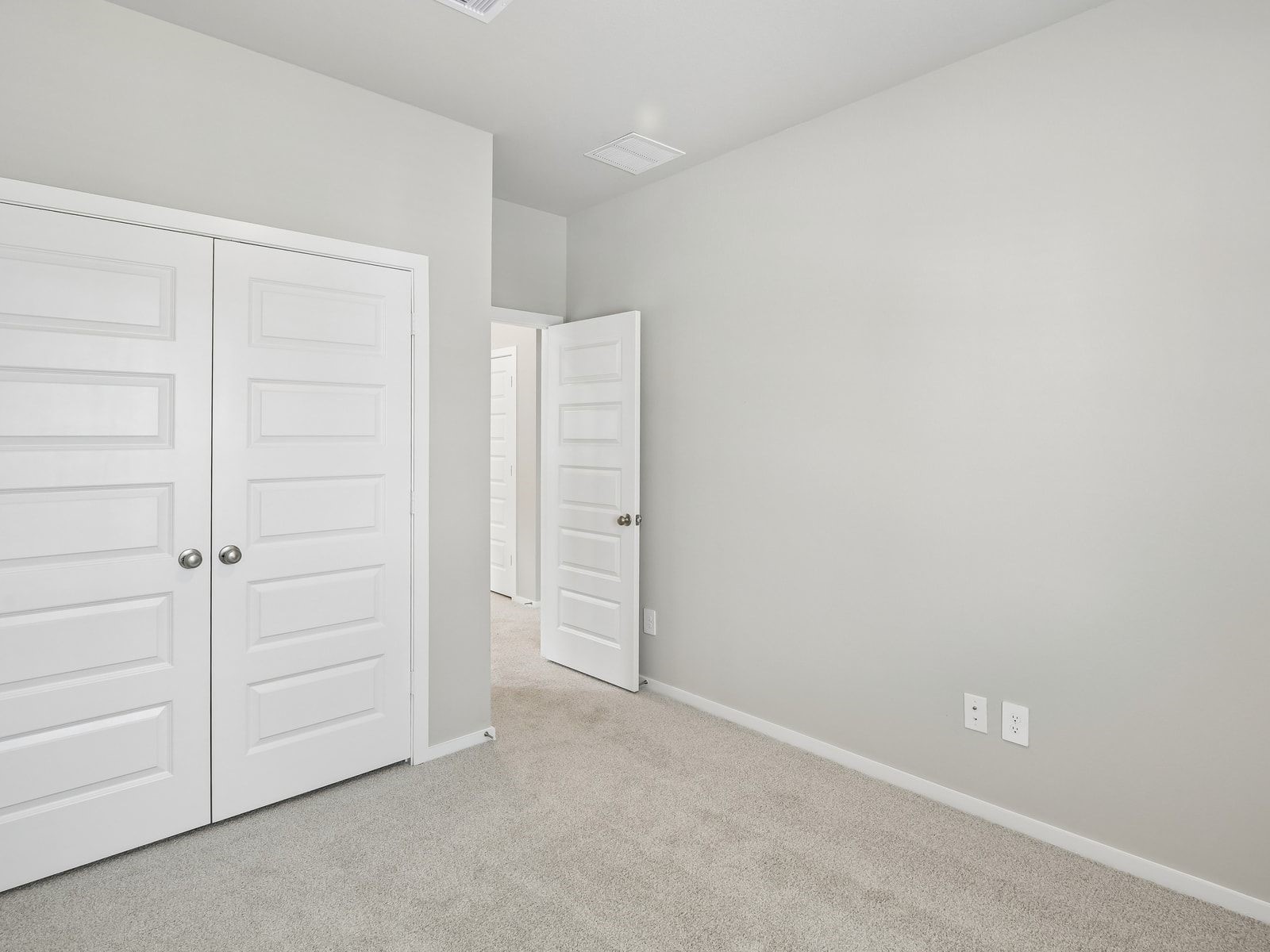 1015 Cedar Place Lane Property Photo 10