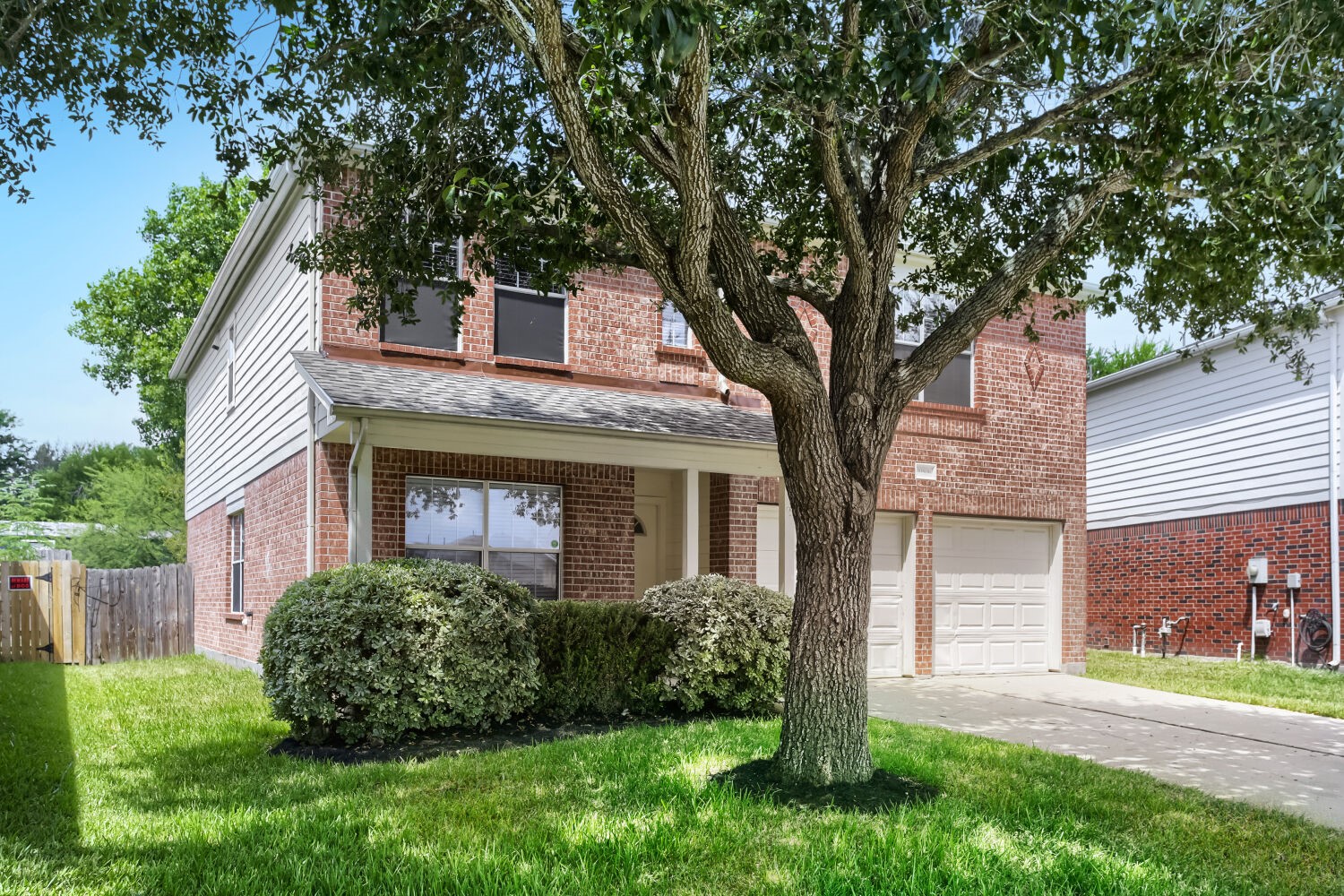 10506 Sugar Trace Drive Property Photo 2