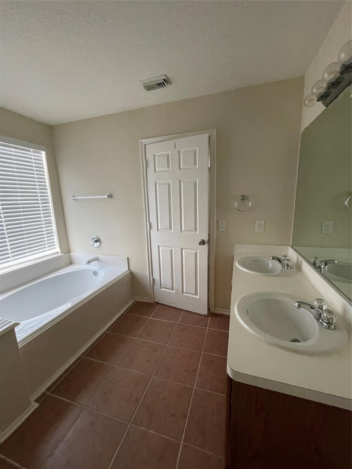 10506 Sugar Trace Drive Property Photo 13