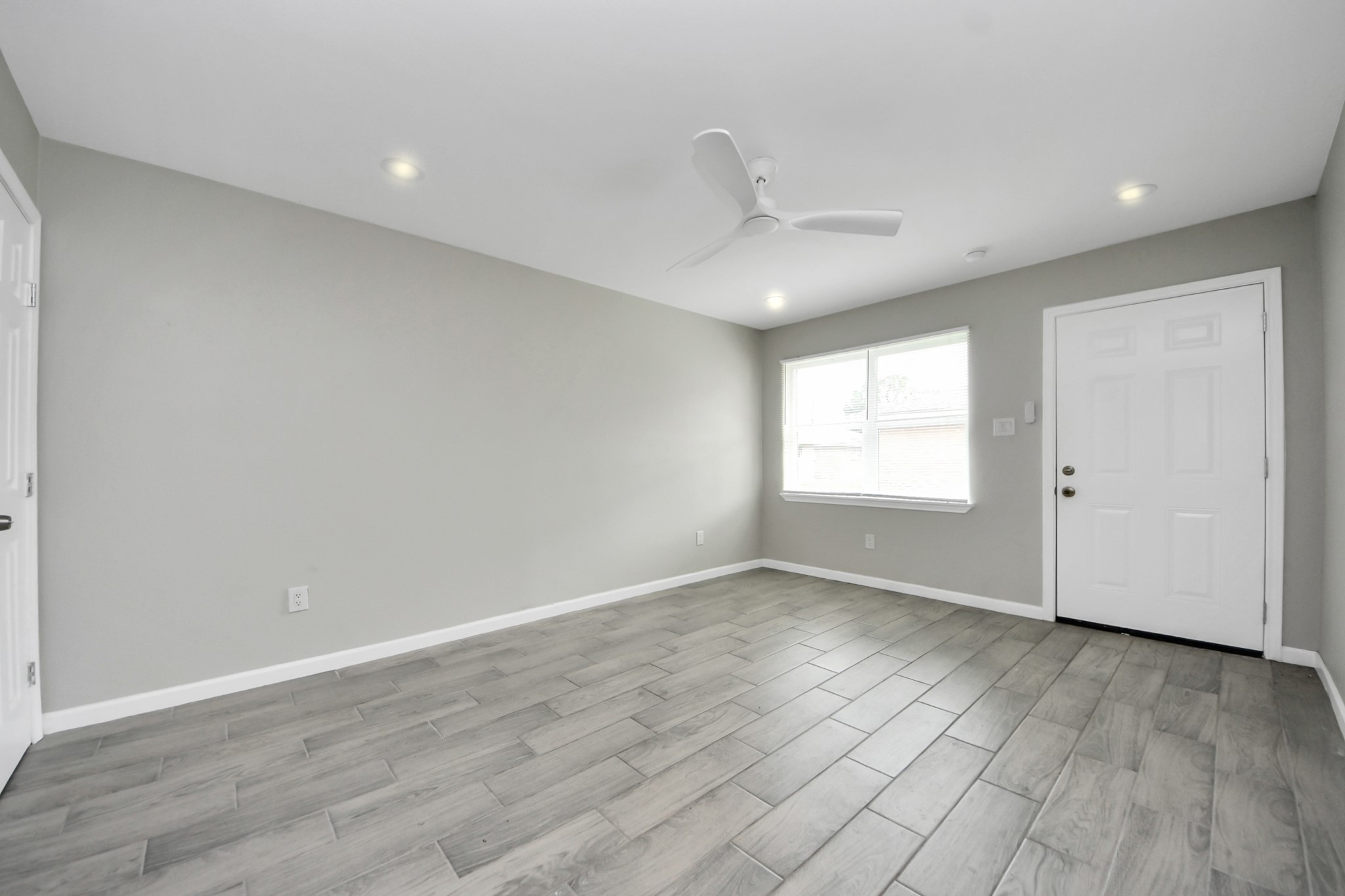 5441 Minden Street 20 Property Photo 5
