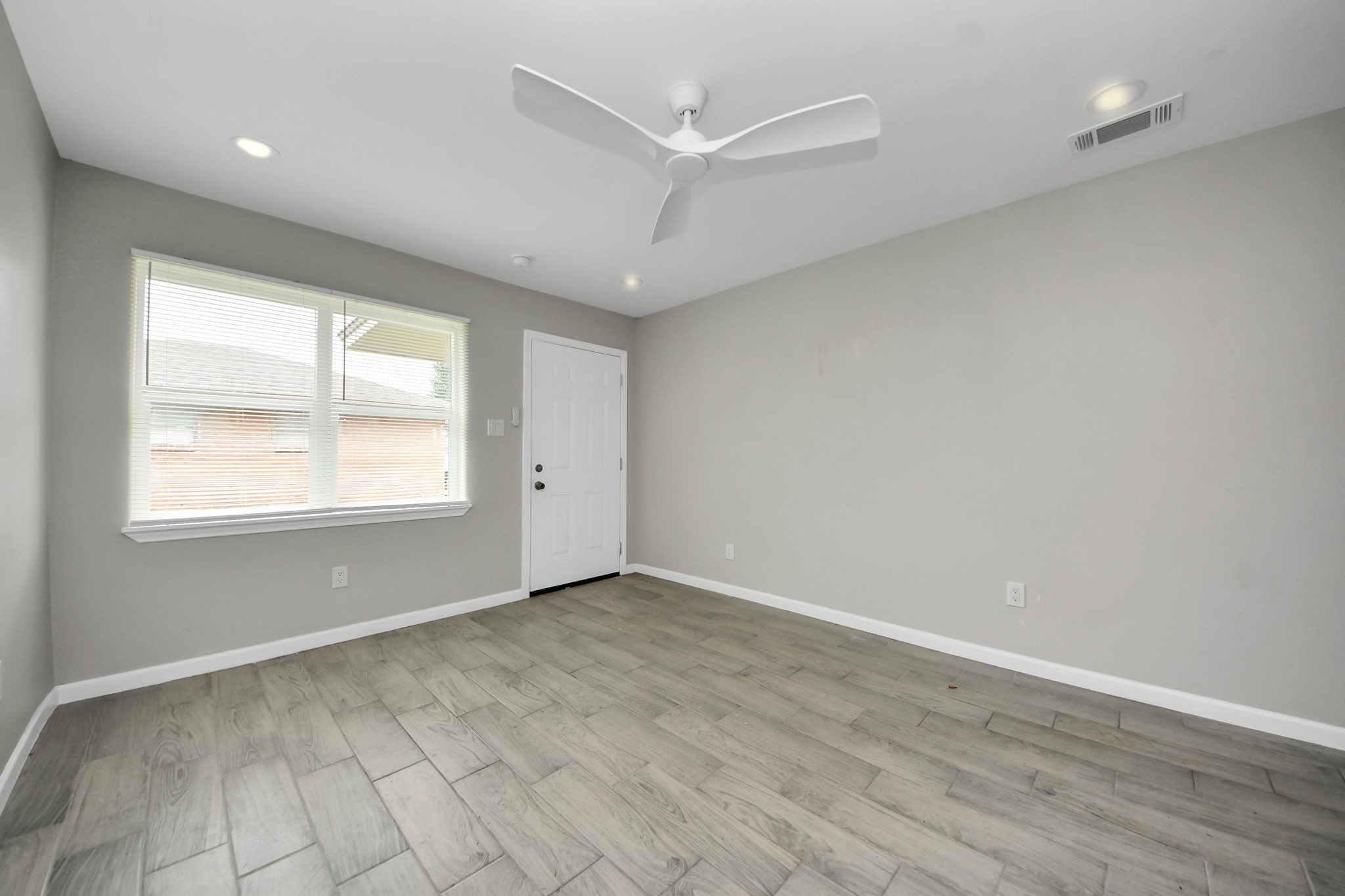 5441 Minden Street 20 Property Photo 6