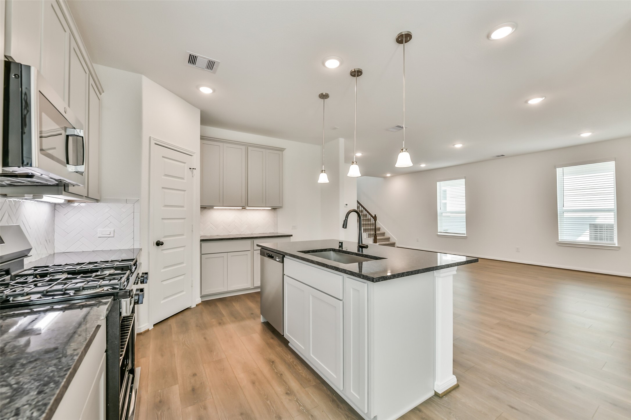 15511 Foresail Lane Property Photo 7