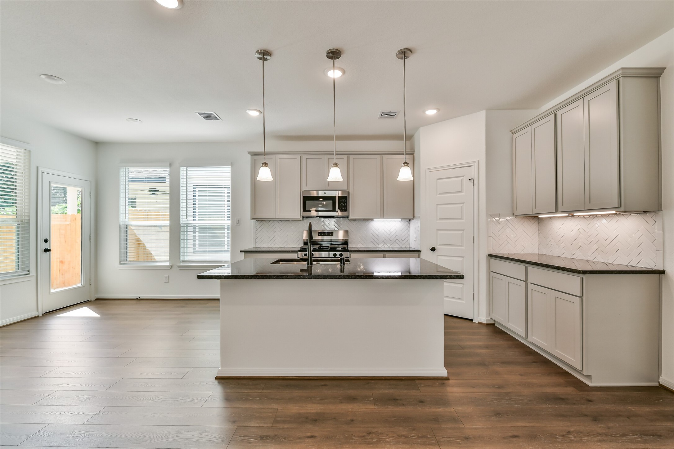 15511 Foresail Lane Property Photo 8