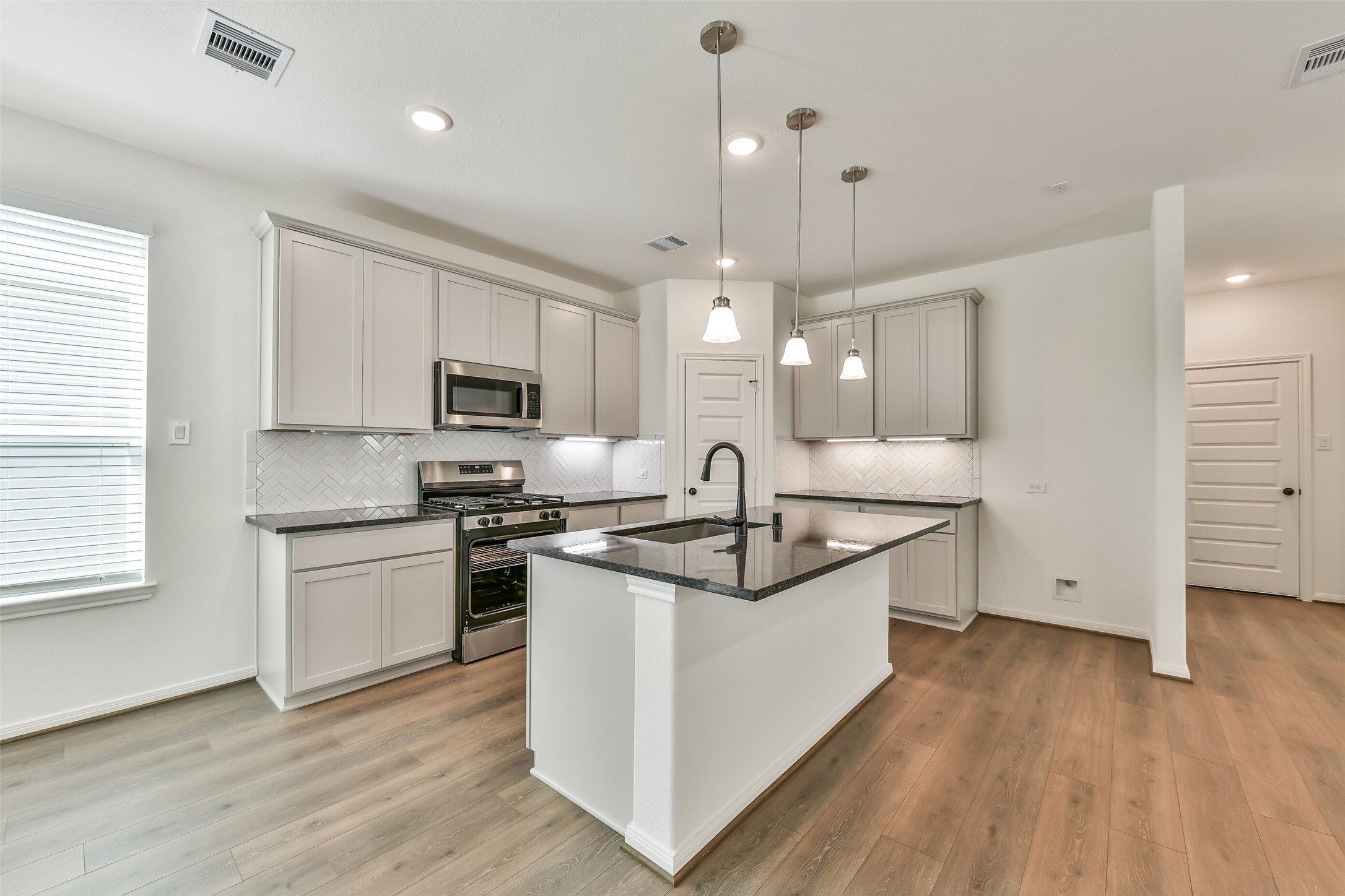 15511 Foresail Lane Property Photo 9