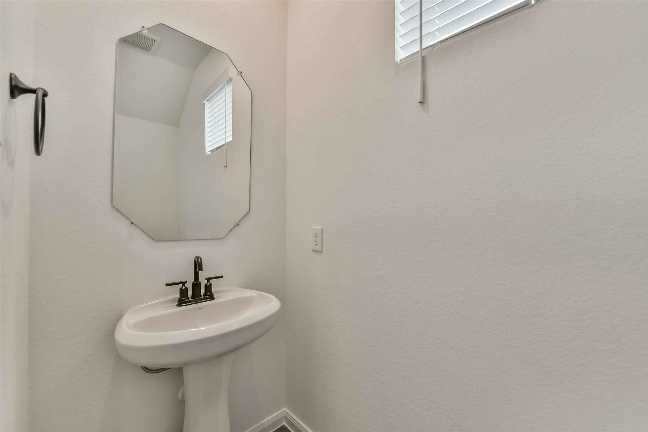 15511 Foresail Lane Property Photo 12