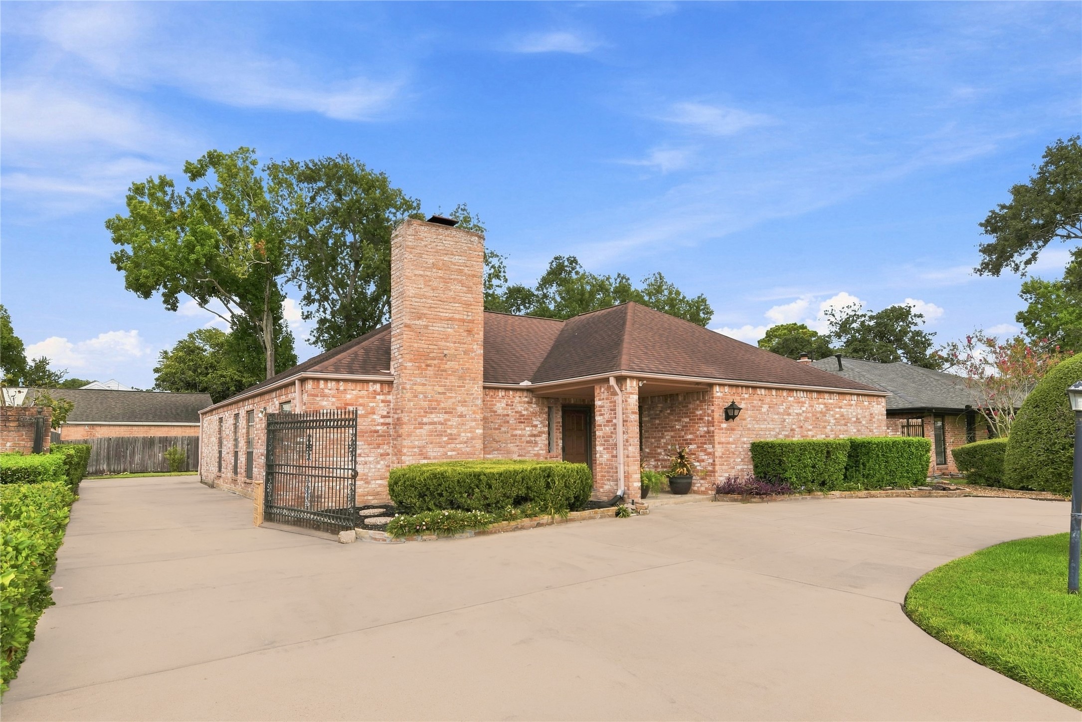 2907 Fairway Drive Property Photo 2