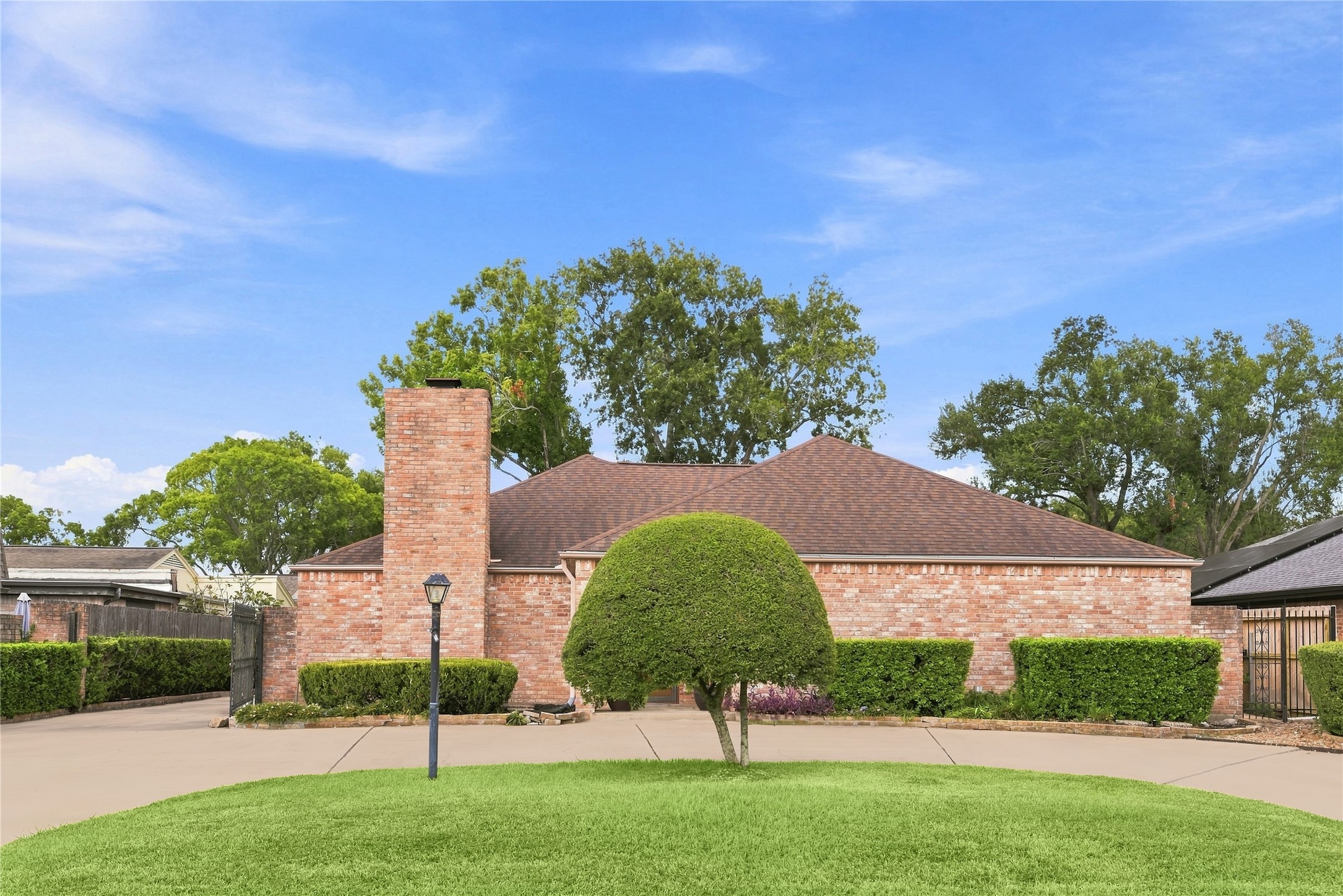2907 Fairway Drive Property Photo 3