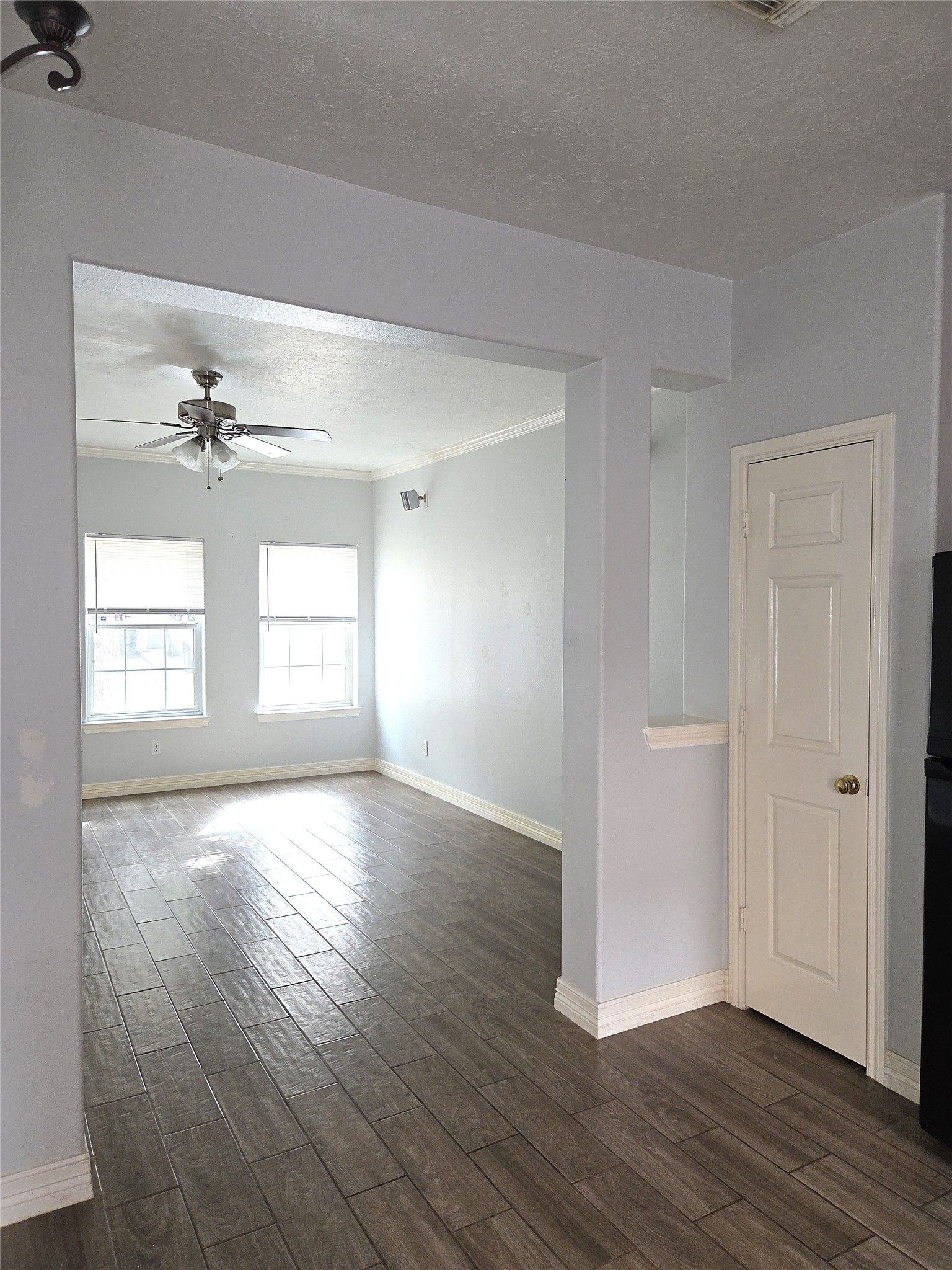 315 Plaza Del Sol Park Property Photo 3