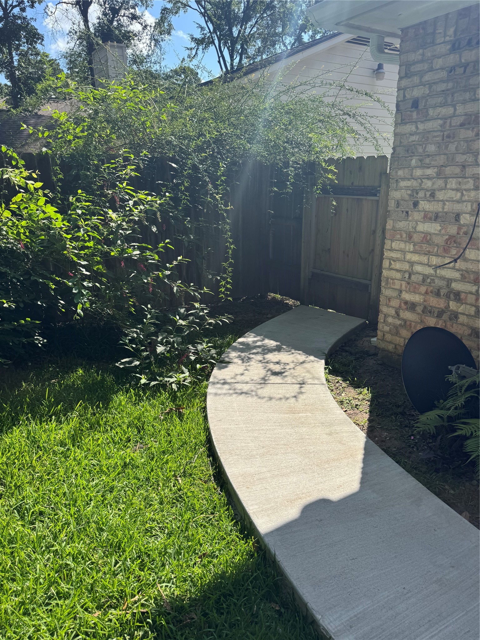 120 Hiwon Drive Property Photo 4