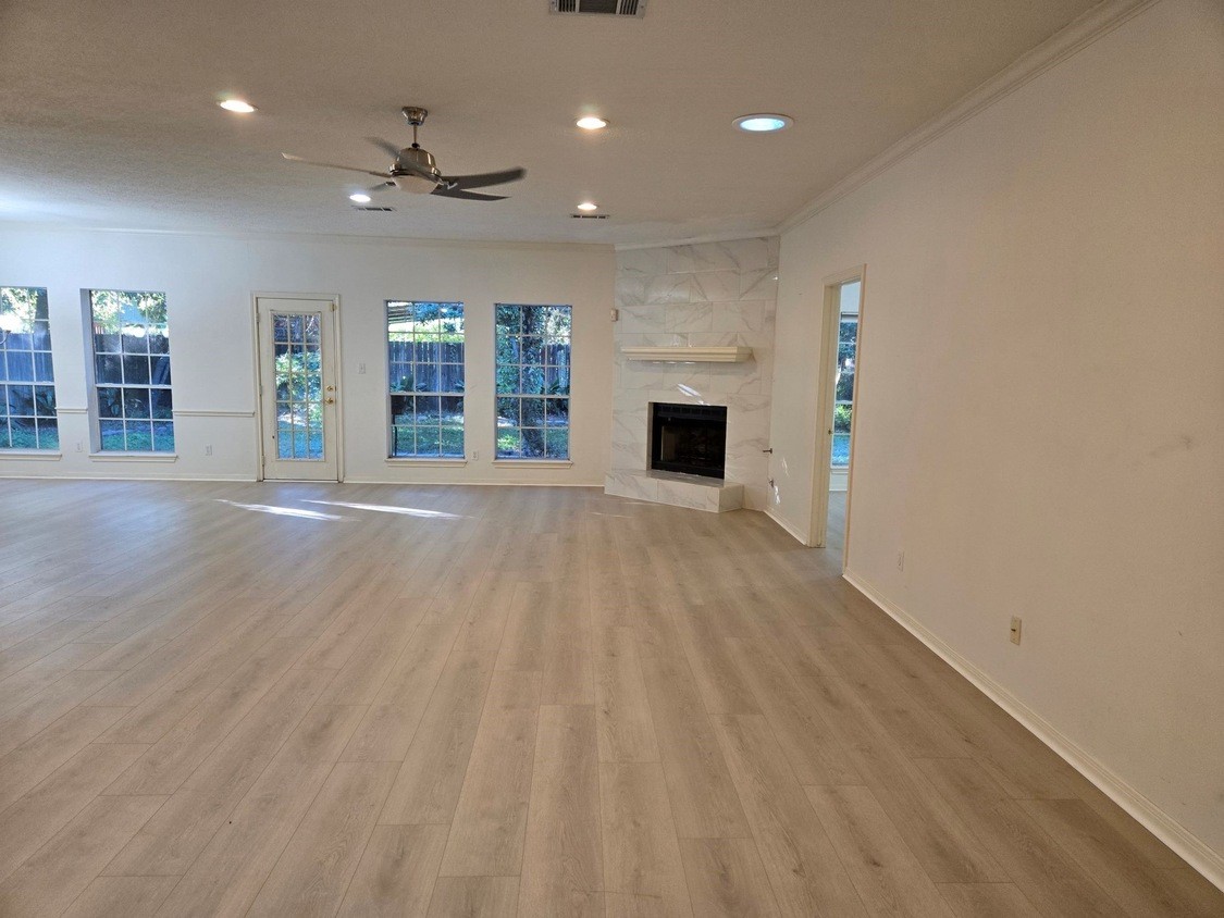 120 Hiwon Drive Property Photo 10