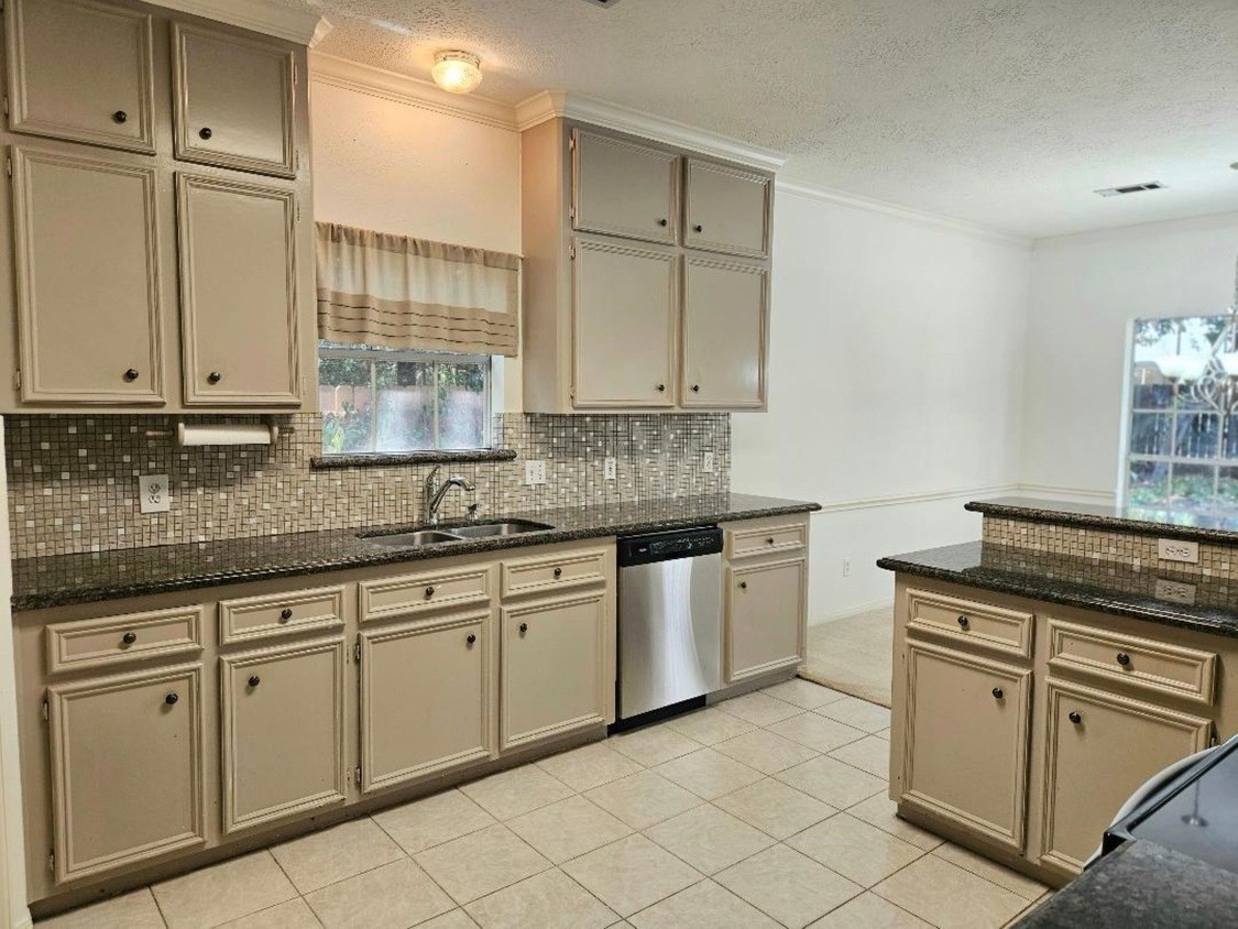 120 Hiwon Drive Property Photo 15