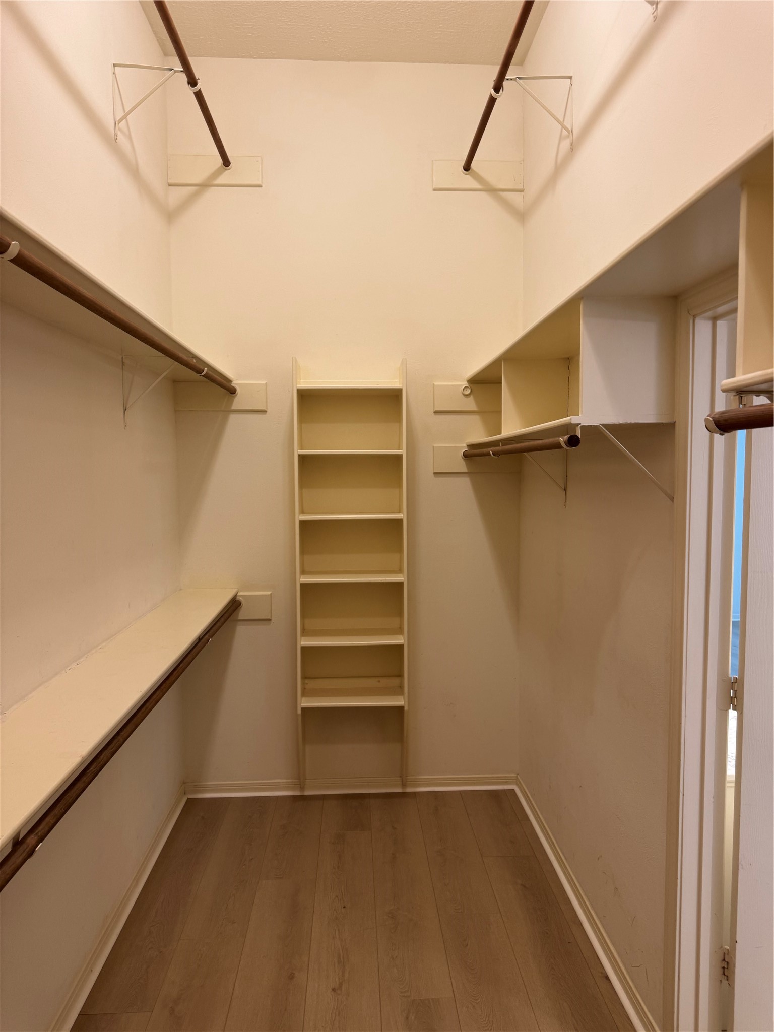 120 Hiwon Drive Property Photo 24