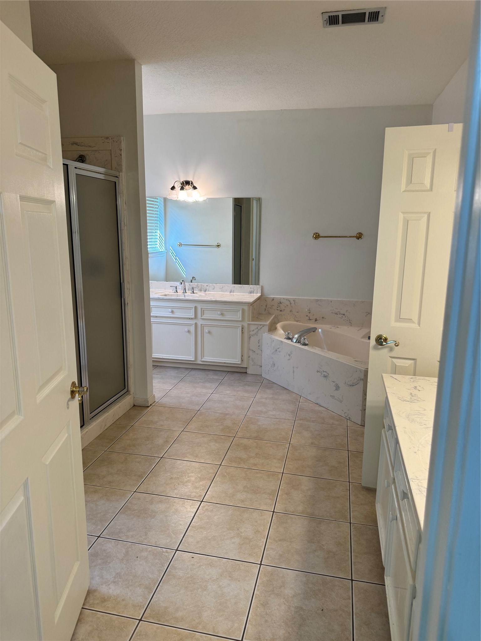 120 Hiwon Drive Property Photo 28