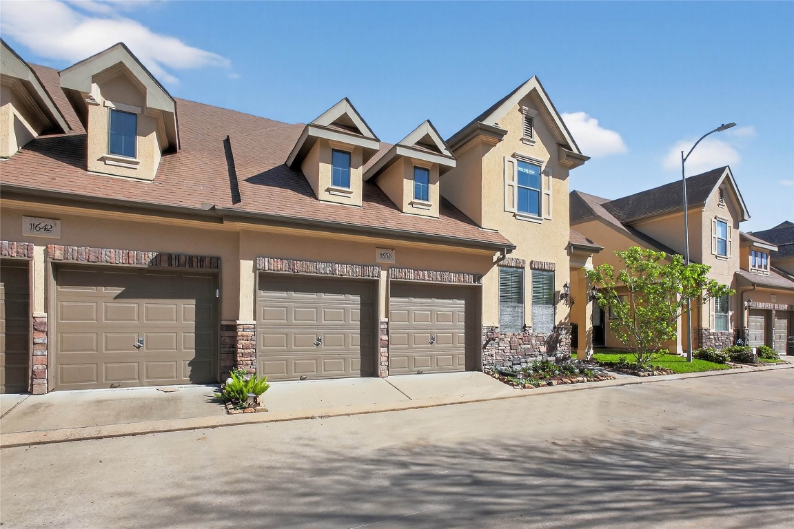 11638 Royal Oaks View Property Photo 2