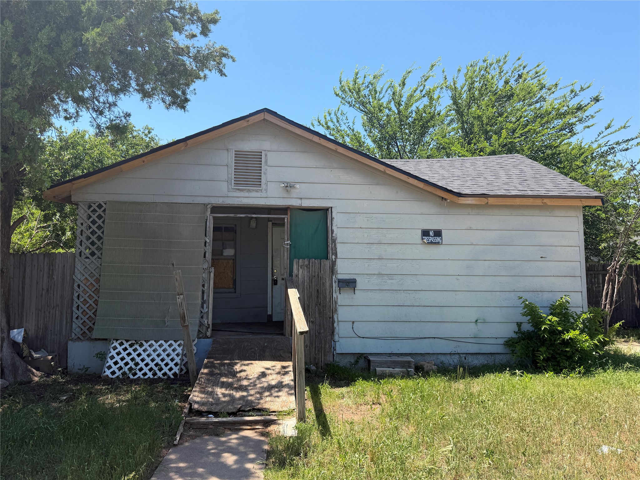1374 Chestnut Street Property Photo 1