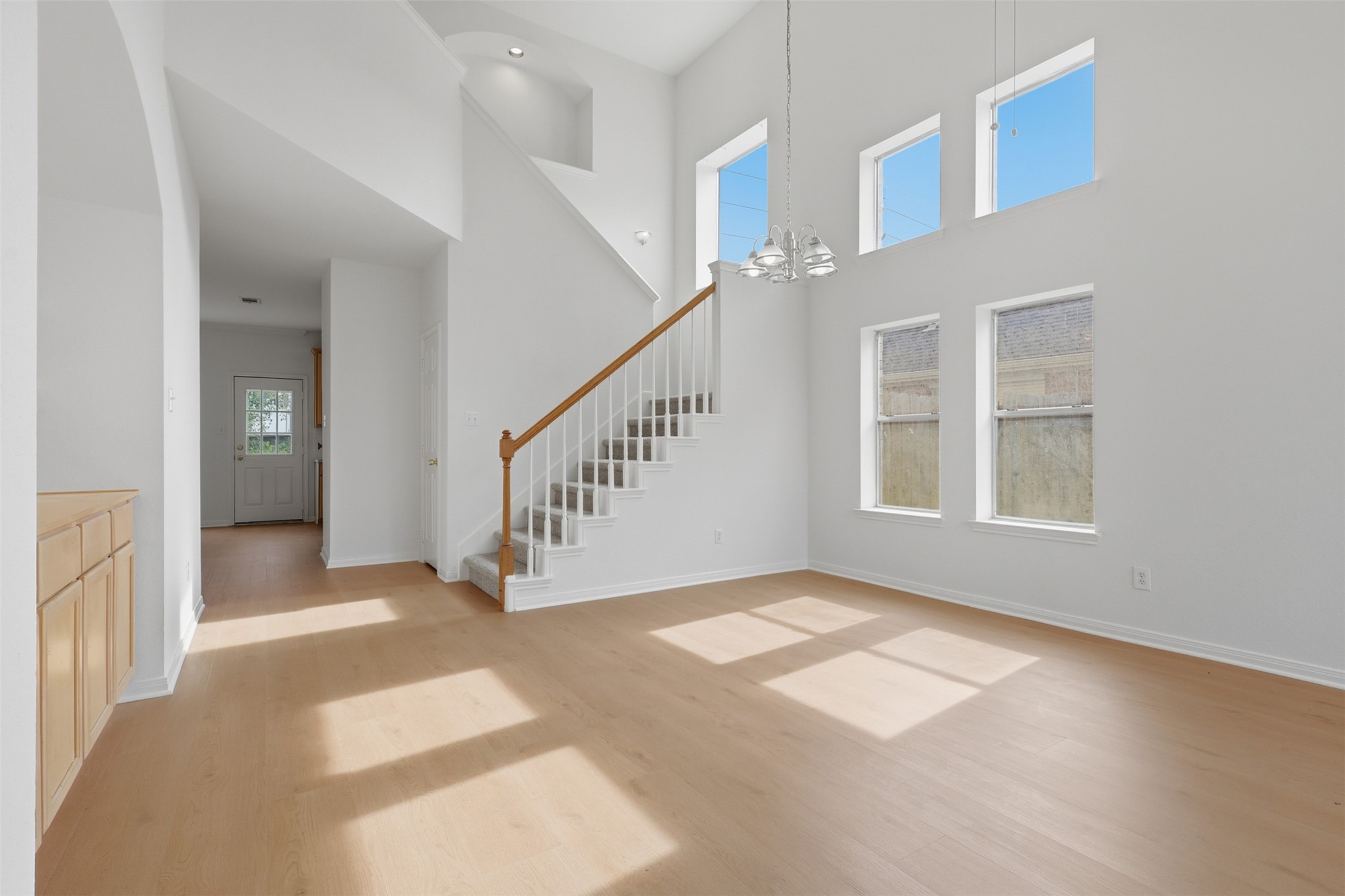16622 Stoneside Drive Property Photo 7