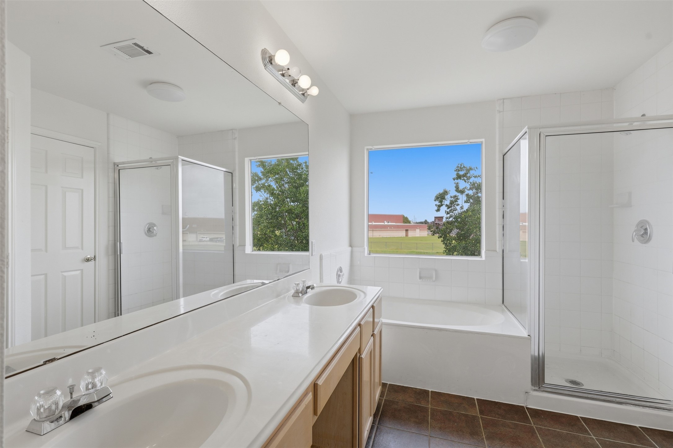 16622 Stoneside Drive Property Photo 19