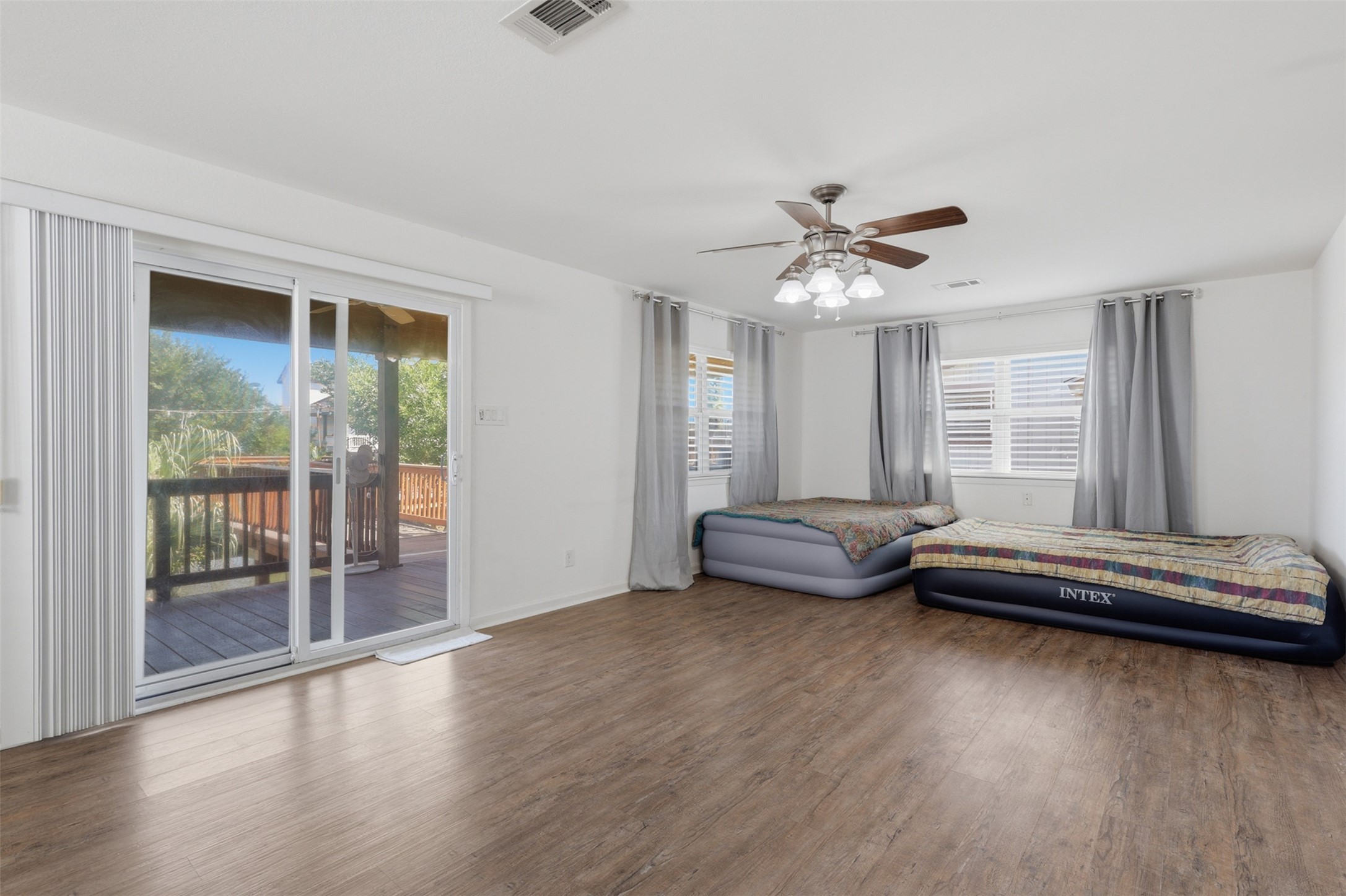 375 Ling Property Photo 5