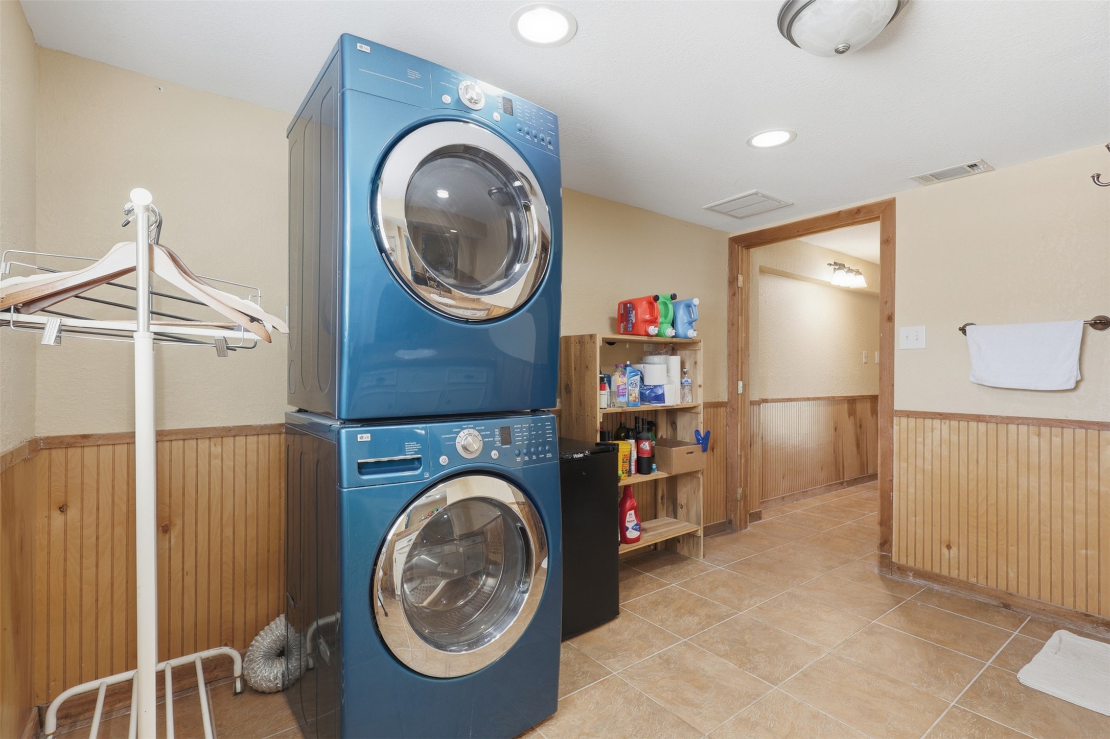 375 Ling Property Photo 21