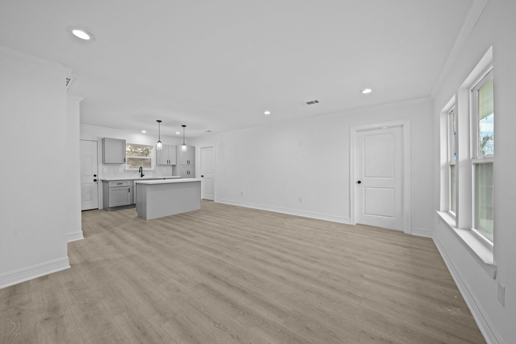 4930 Gren Street Property Photo 4