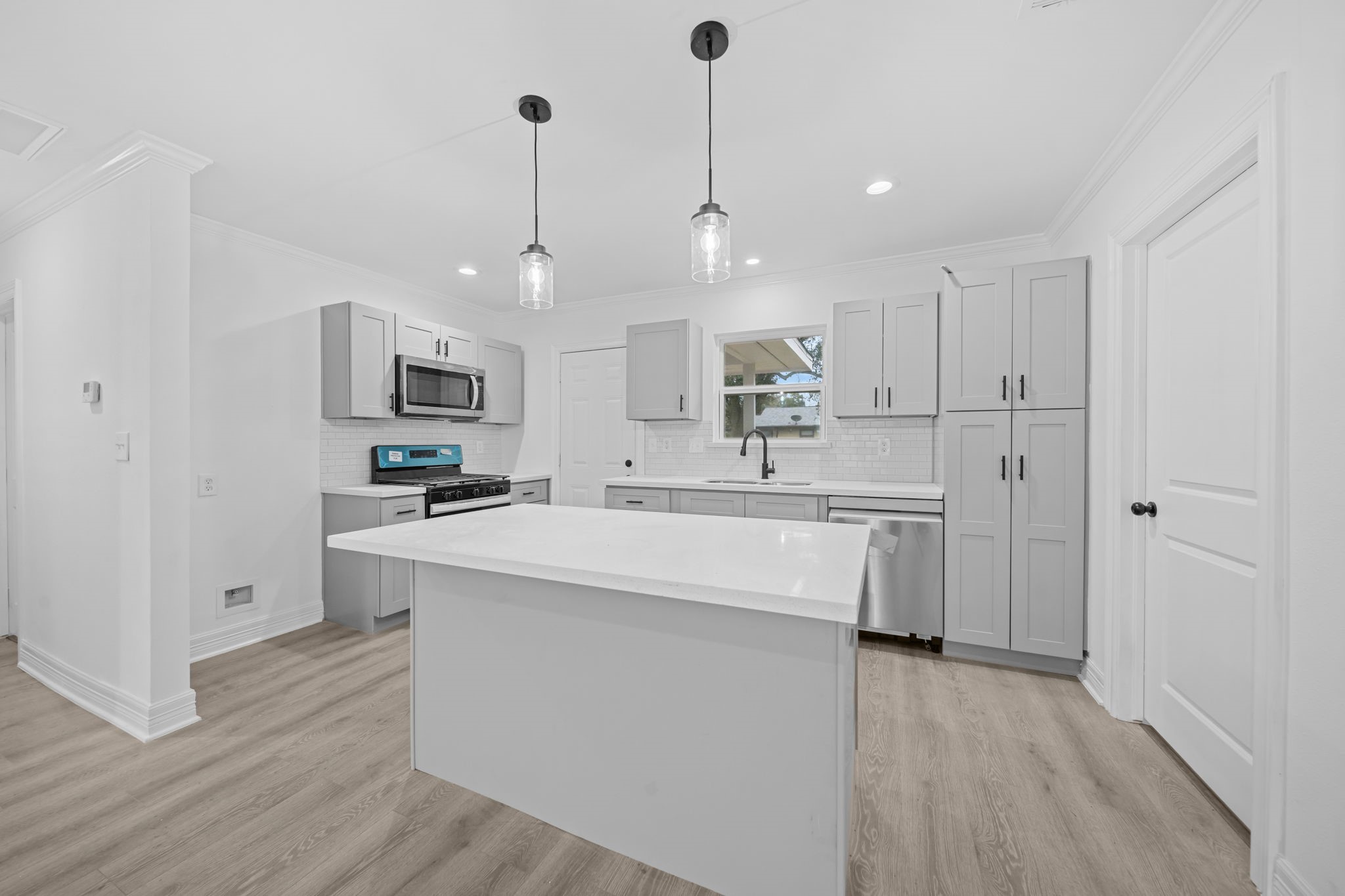 4930 Gren Street Property Photo 7