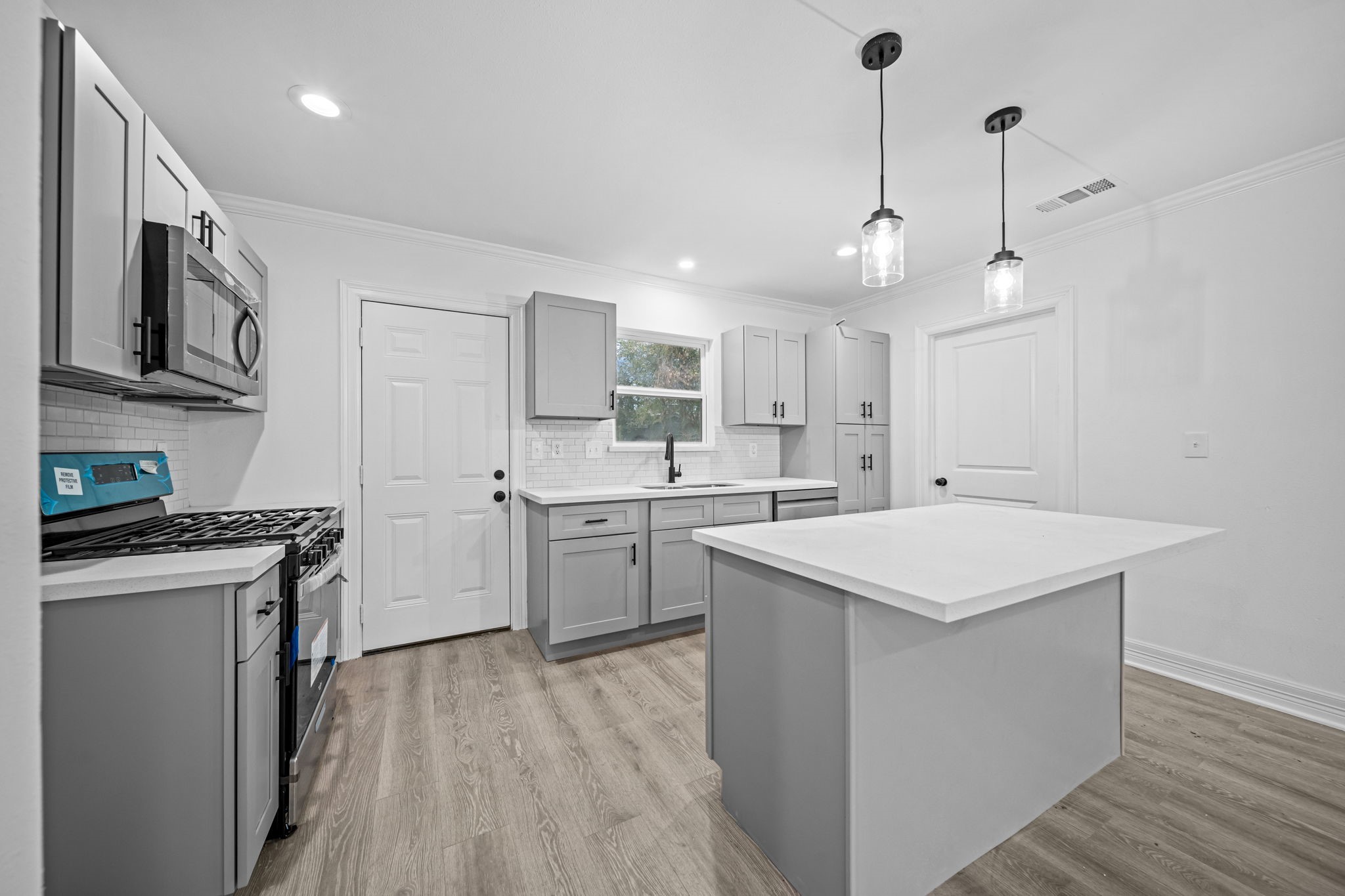 4930 Gren Street Property Photo 8