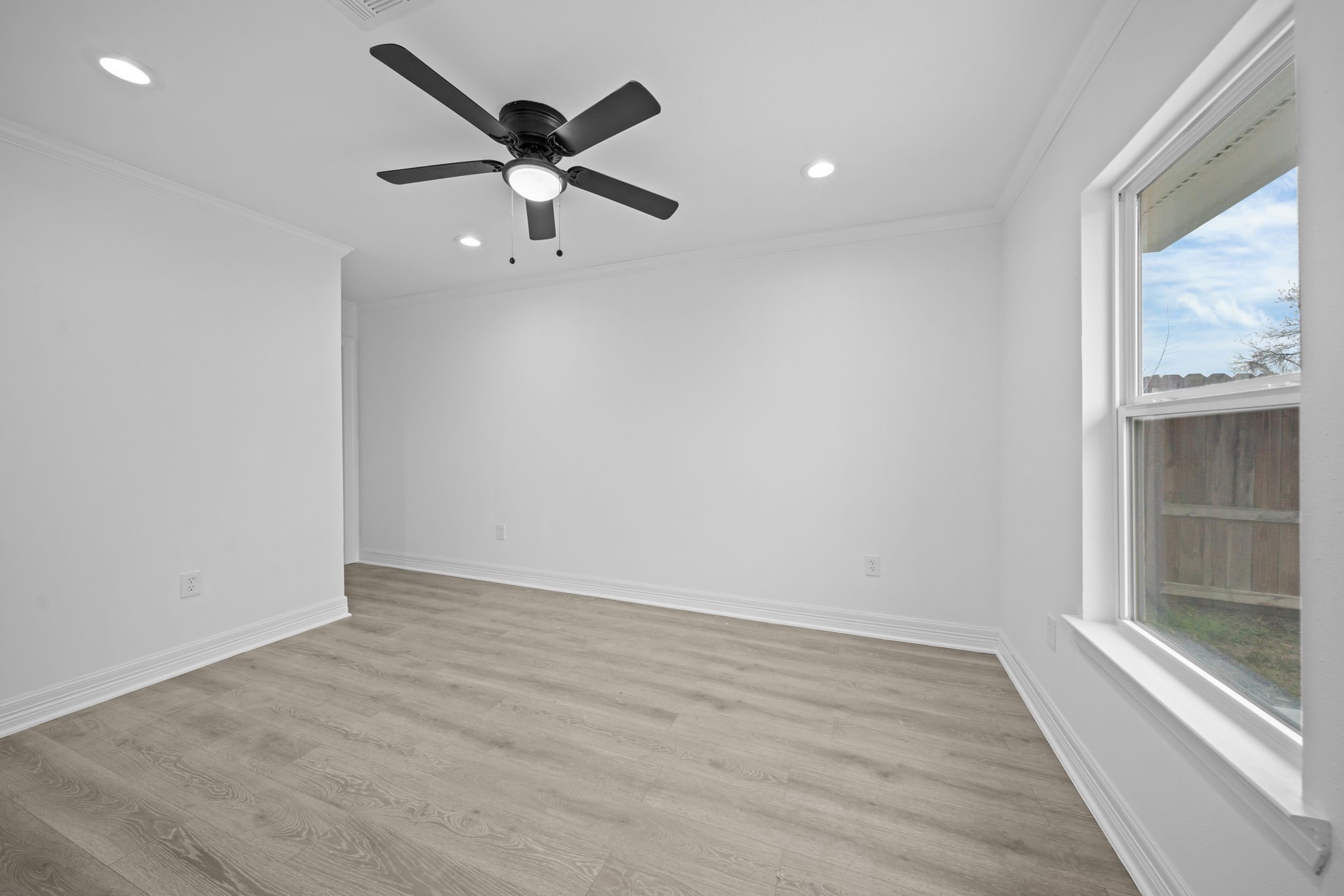 4930 Gren Street Property Photo 11