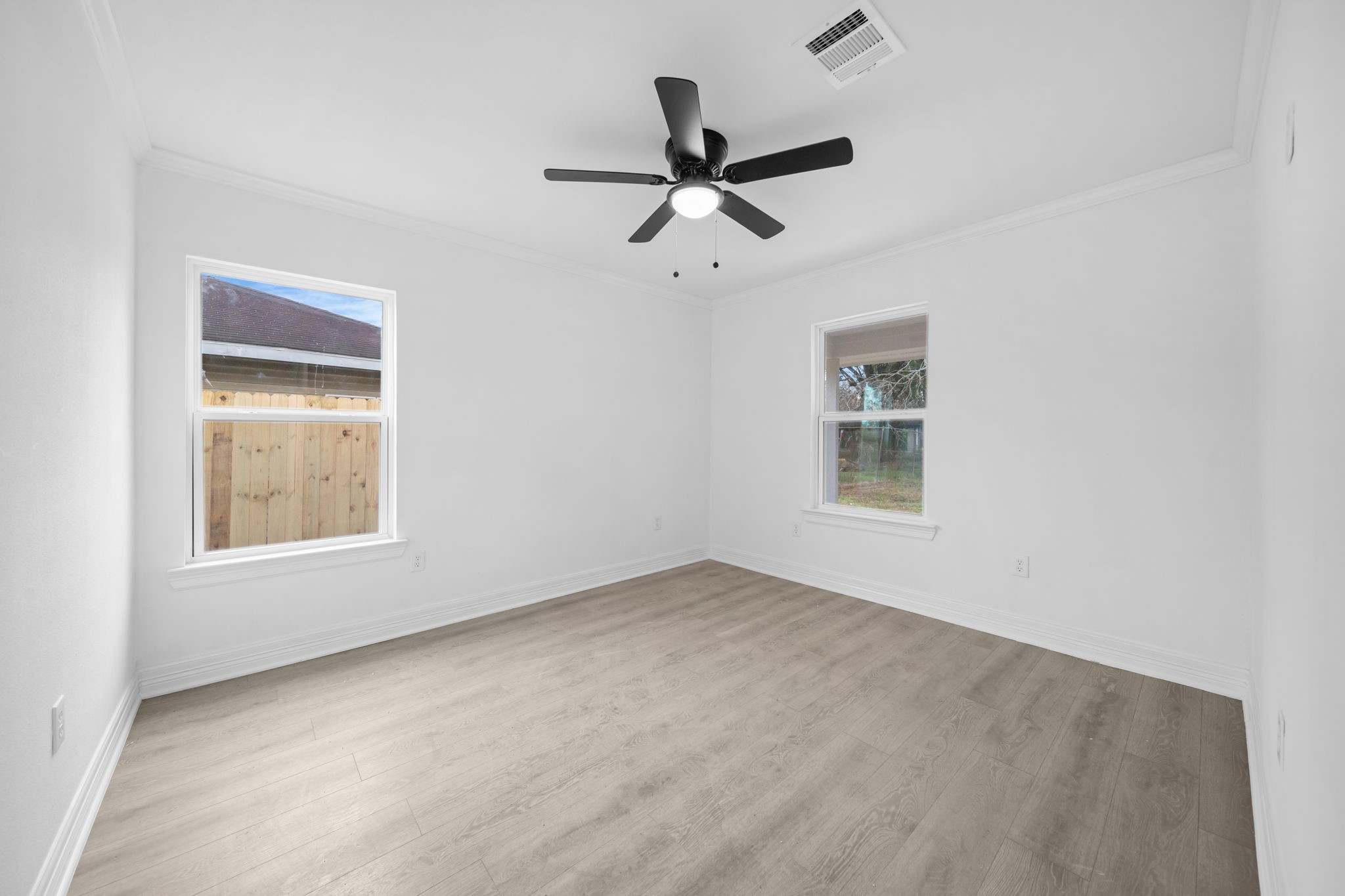 4930 Gren Street Property Photo 13