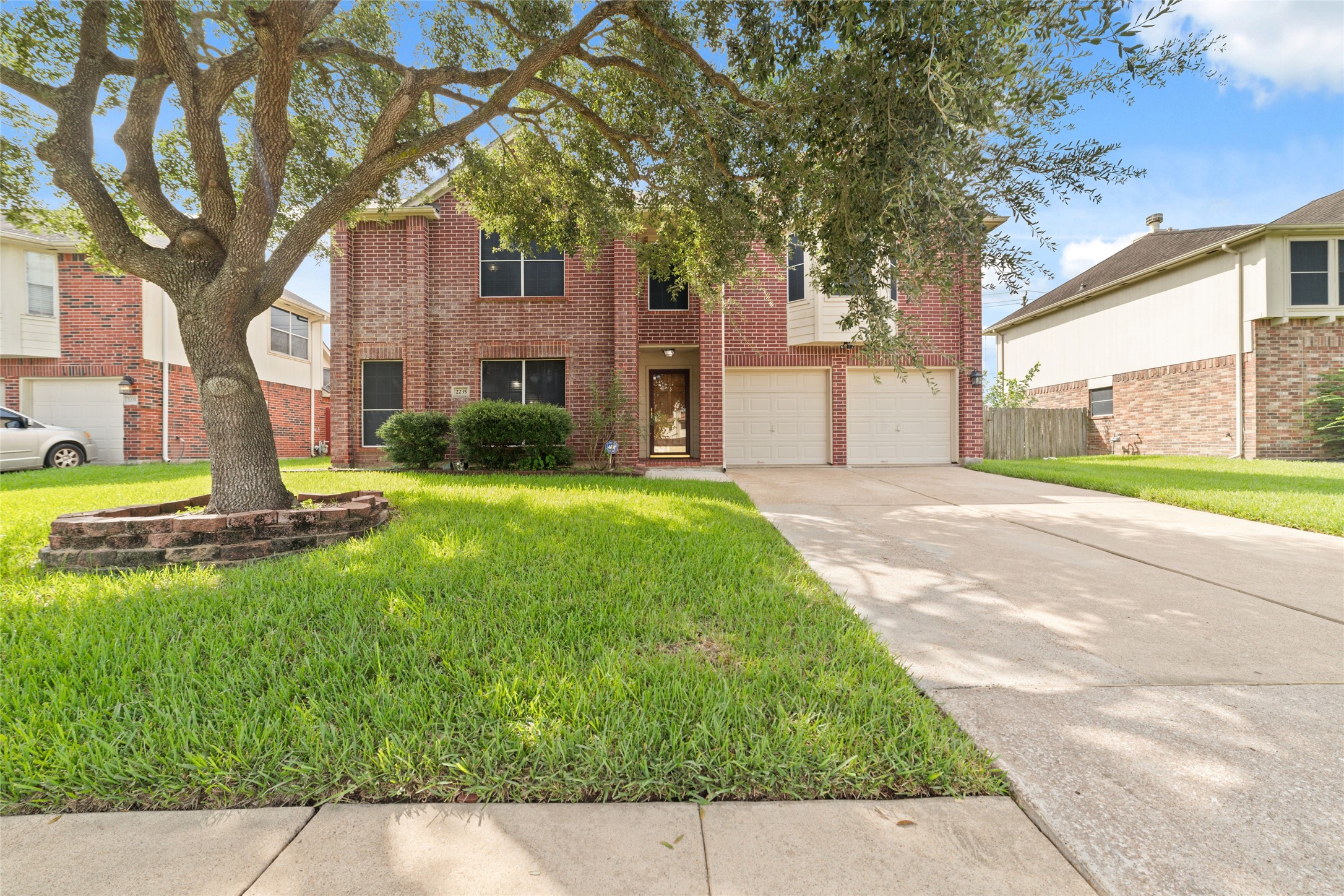 2235 Heatherwood Drive Property Photo 2
