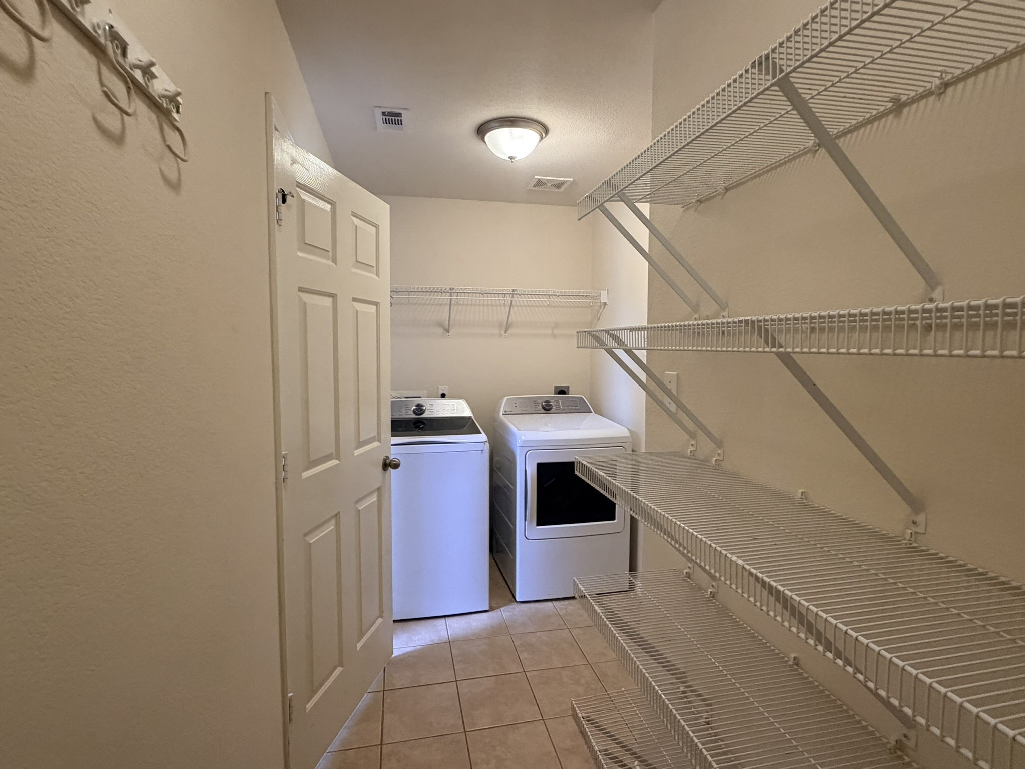 316 Housefinch Loop Property Photo 26