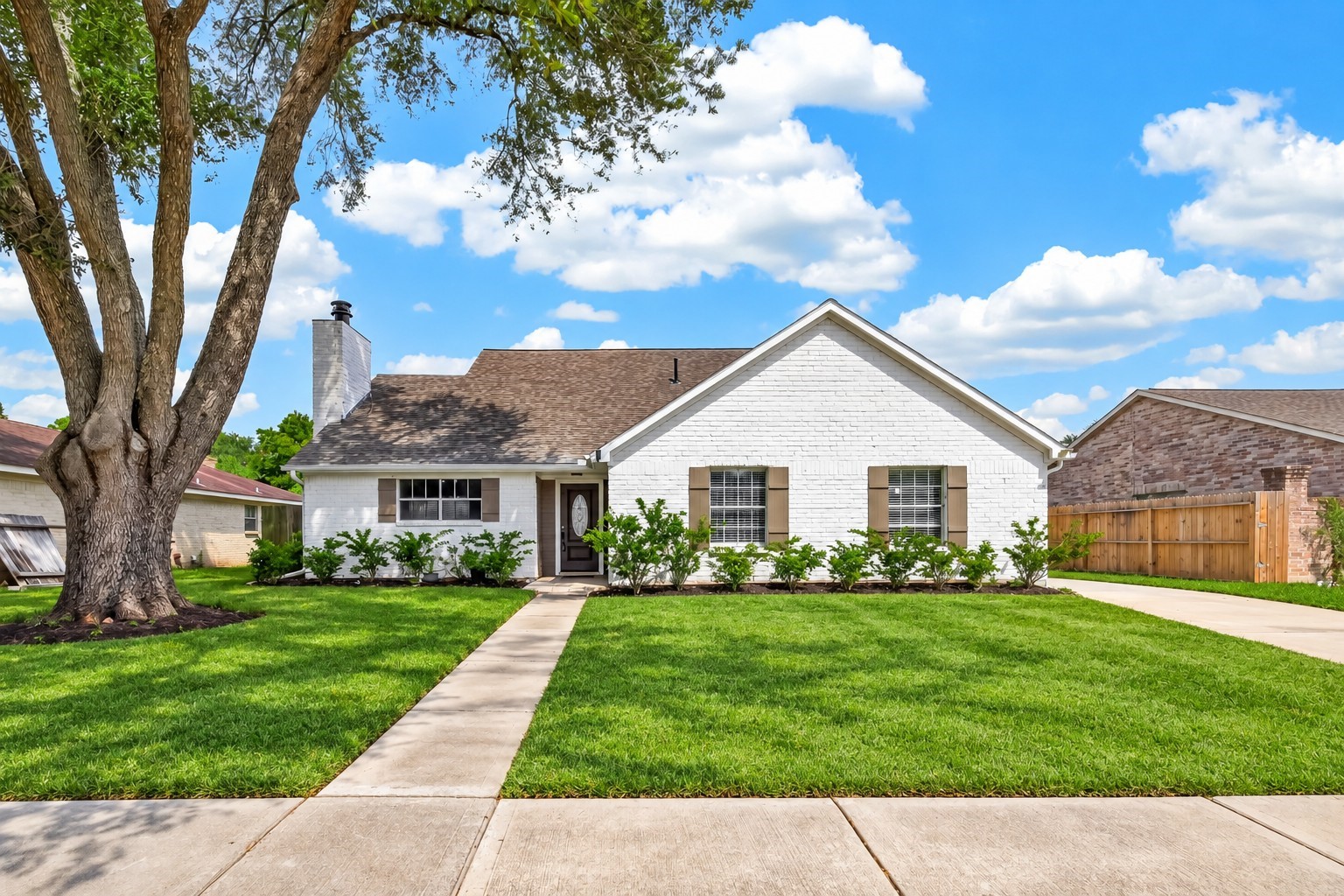 12818 Huntington Field Drive Property Photo 1