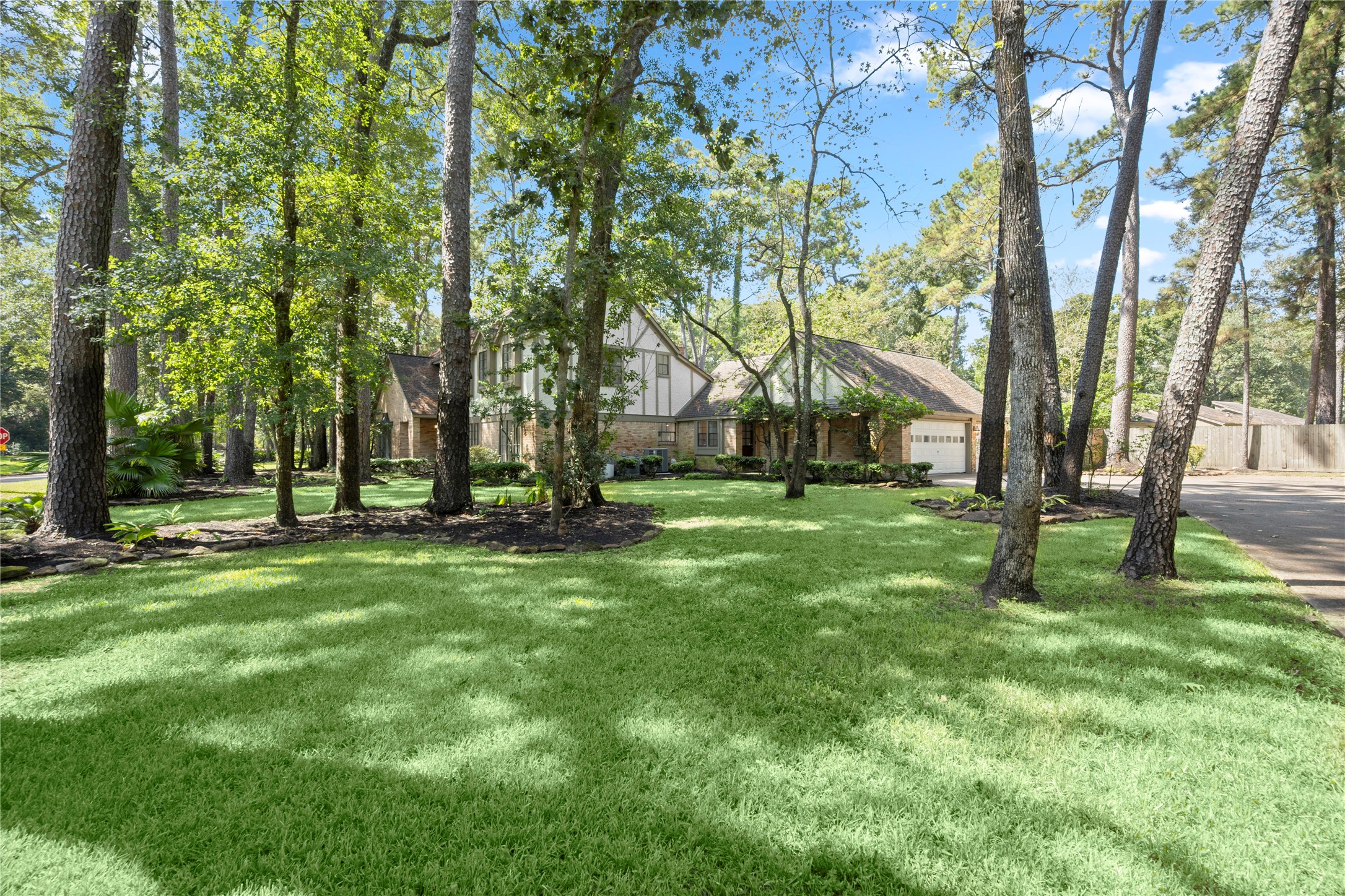 2103 Woodford Green Drive Property Photo 2