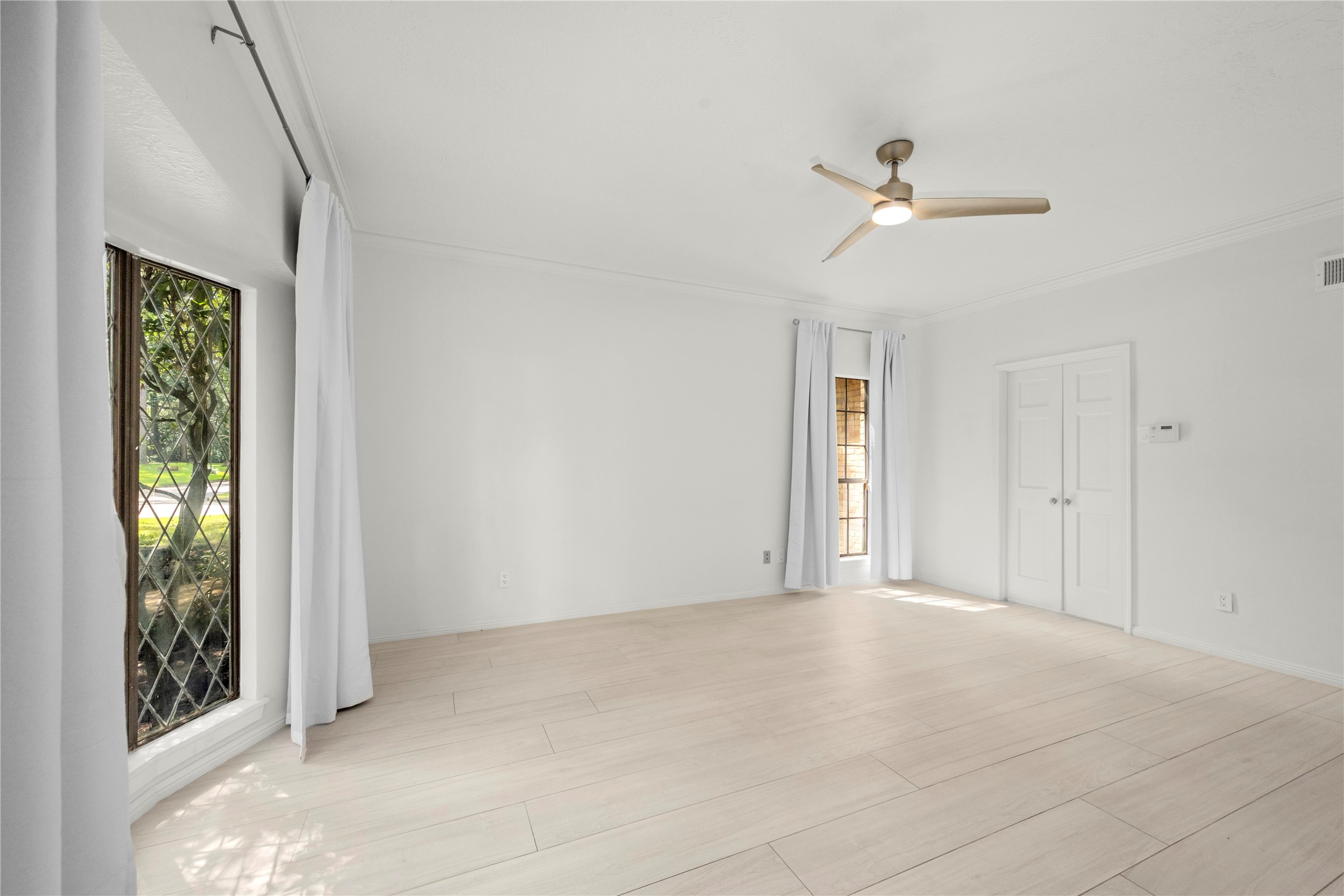 2103 Woodford Green Drive Property Photo 15