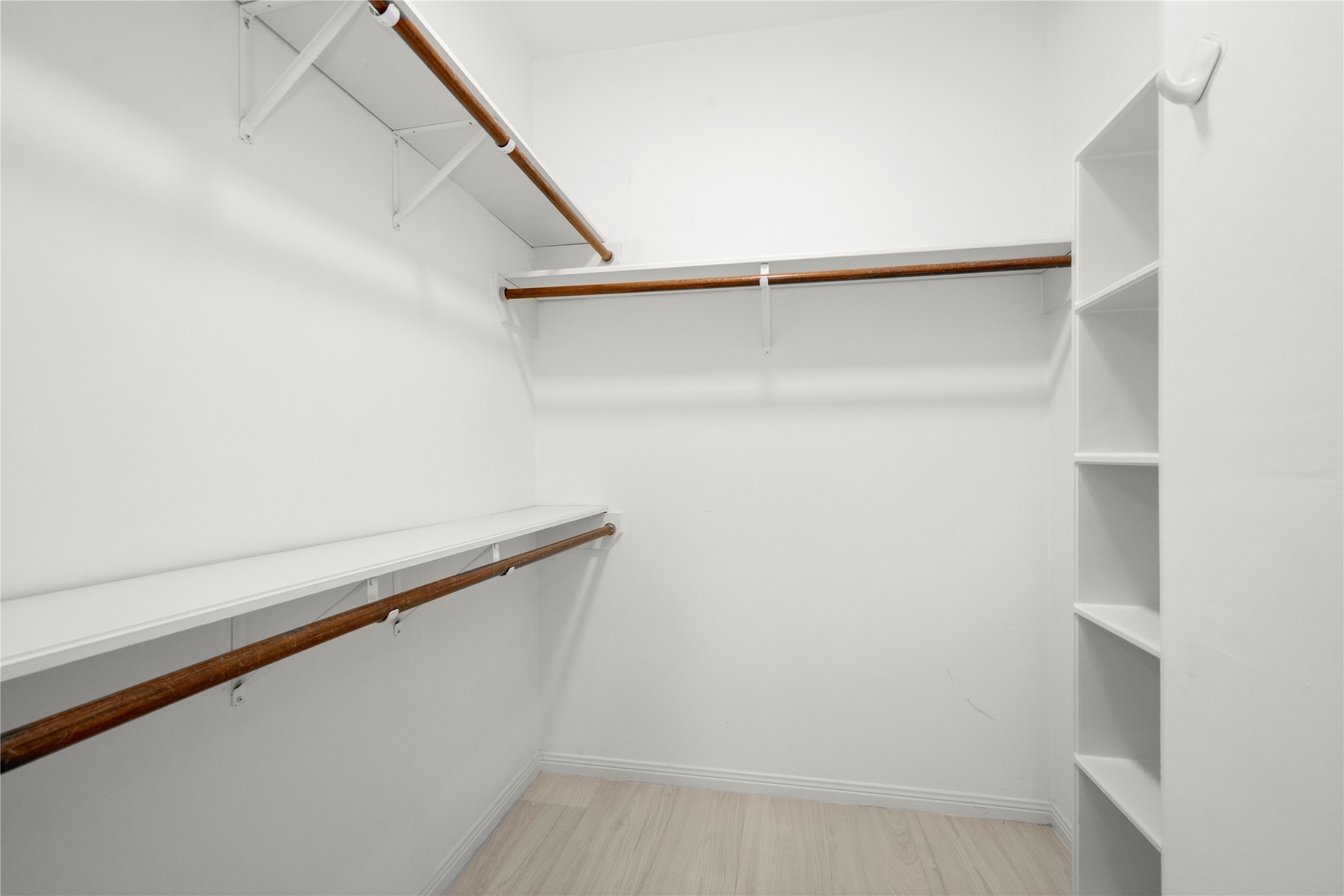 2103 Woodford Green Drive Property Photo 17