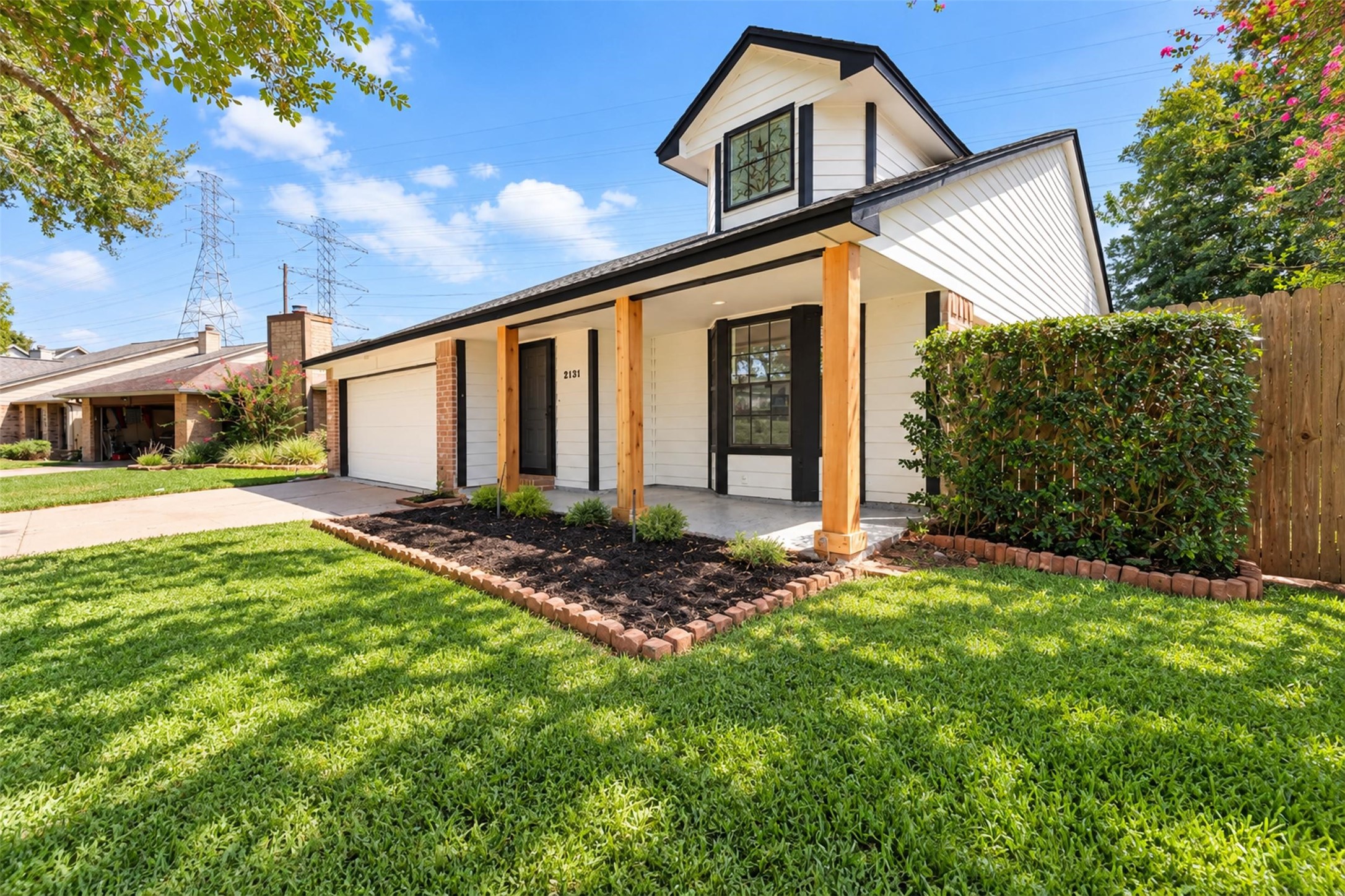 2131 Creekshire Drive Property Photo 3