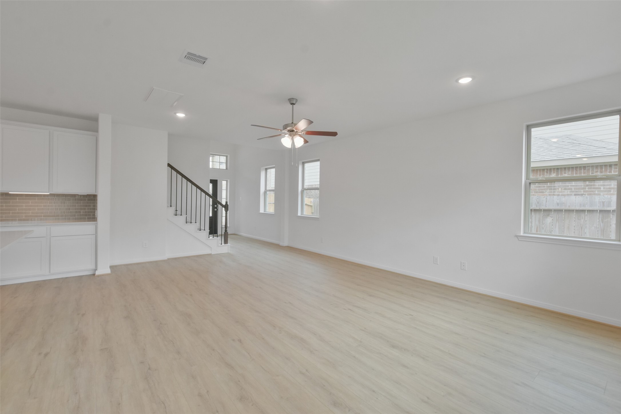 21445 Kings Guild Lane Property Photo 6