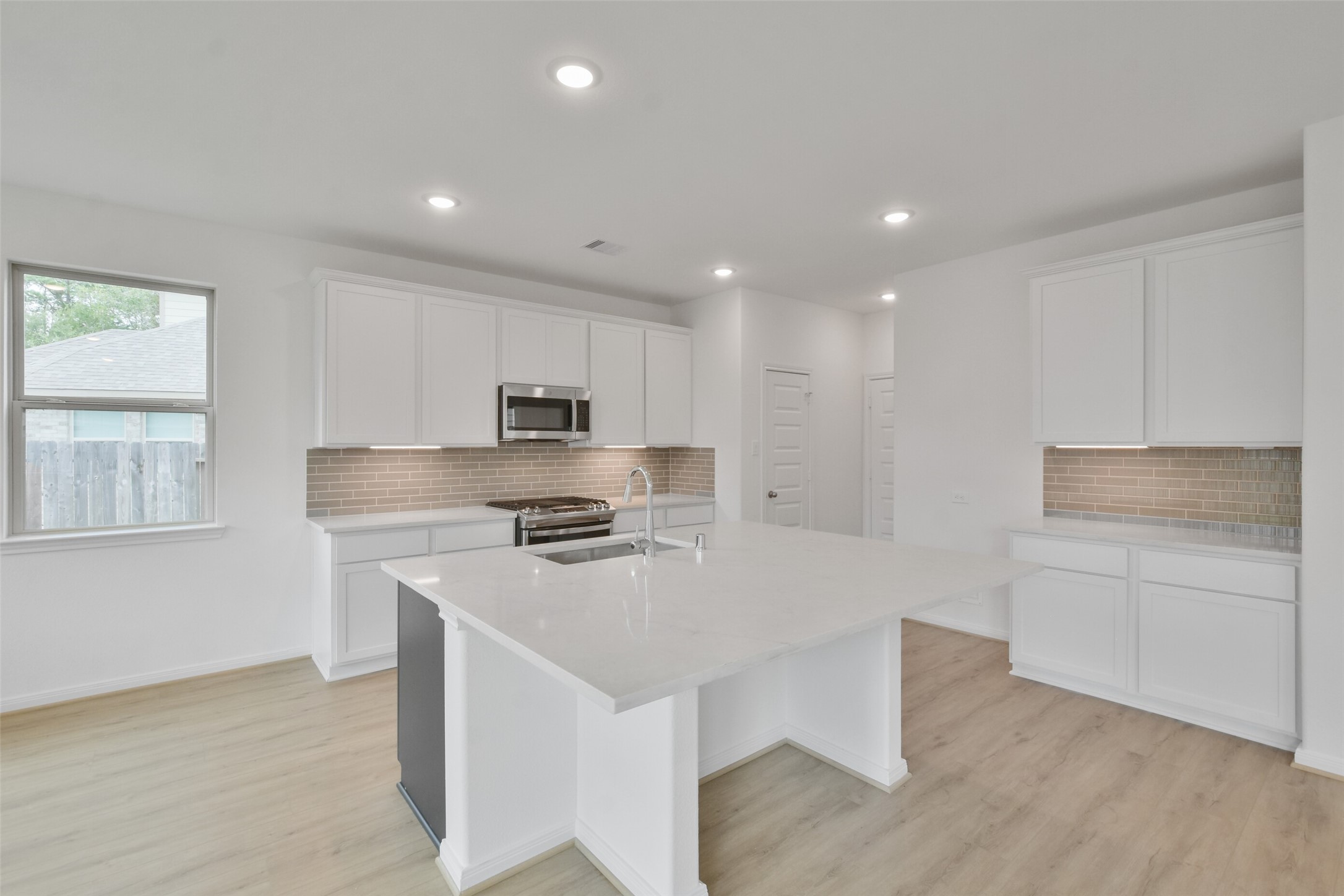 21445 Kings Guild Lane Property Photo 11