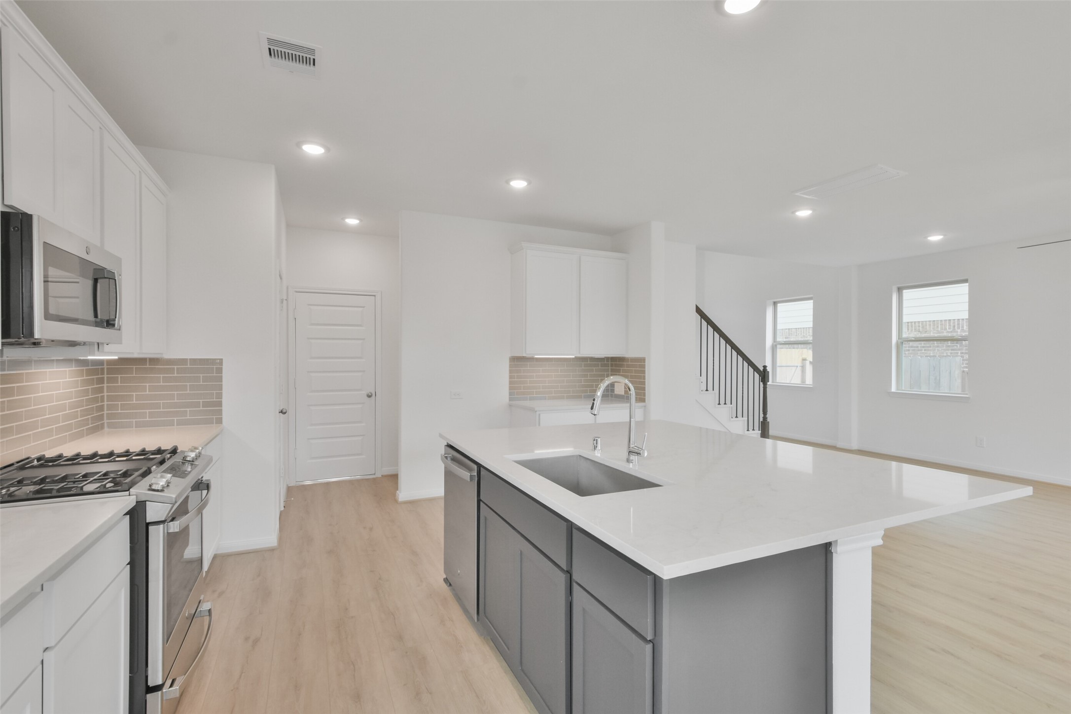 21445 Kings Guild Lane Property Photo 12