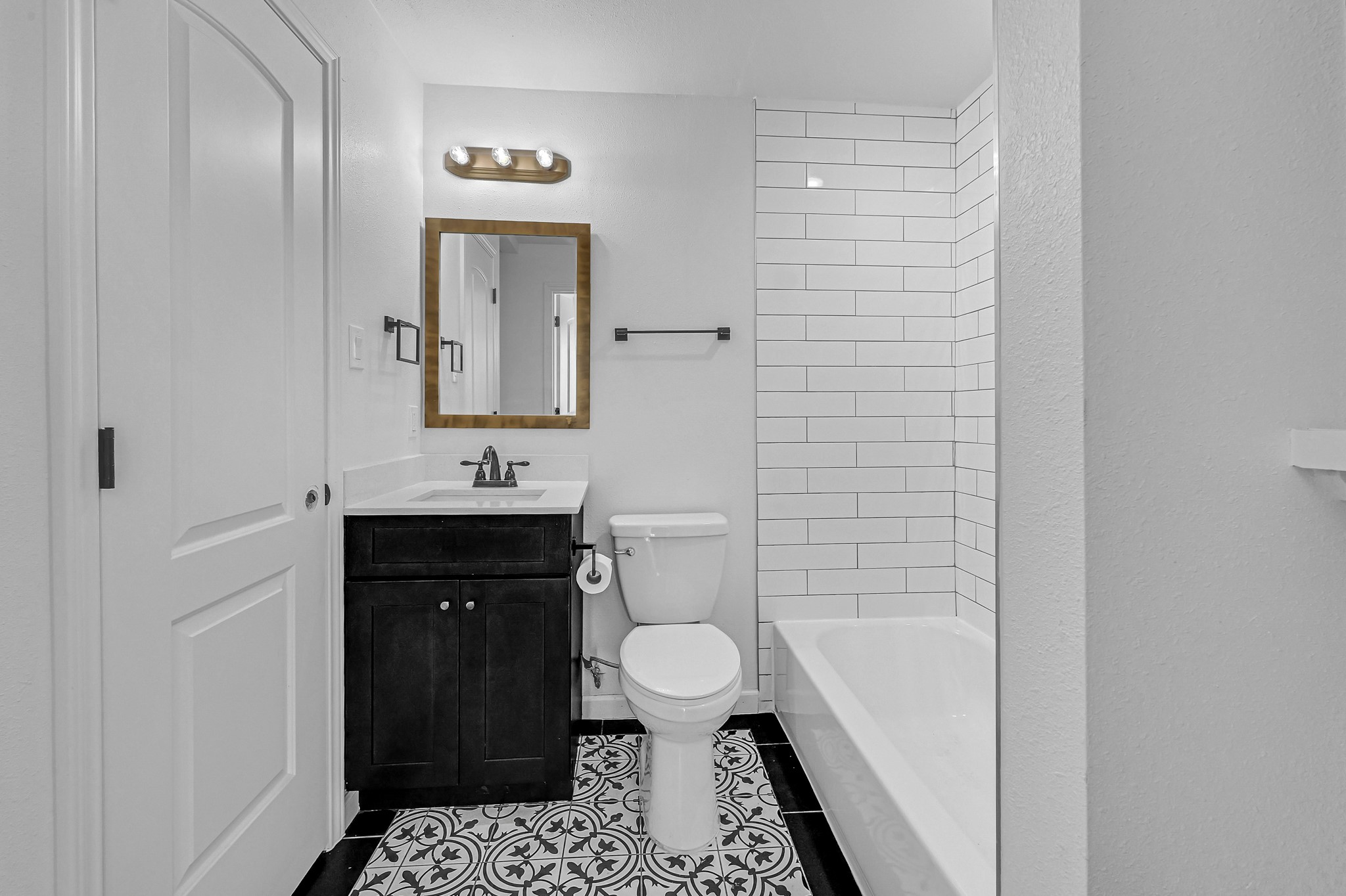 311 Clifton Street B Property Photo 5