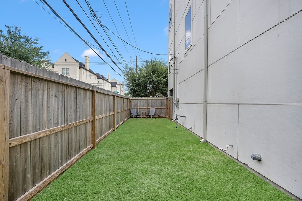 5802 Kansas Street Property Photo 2