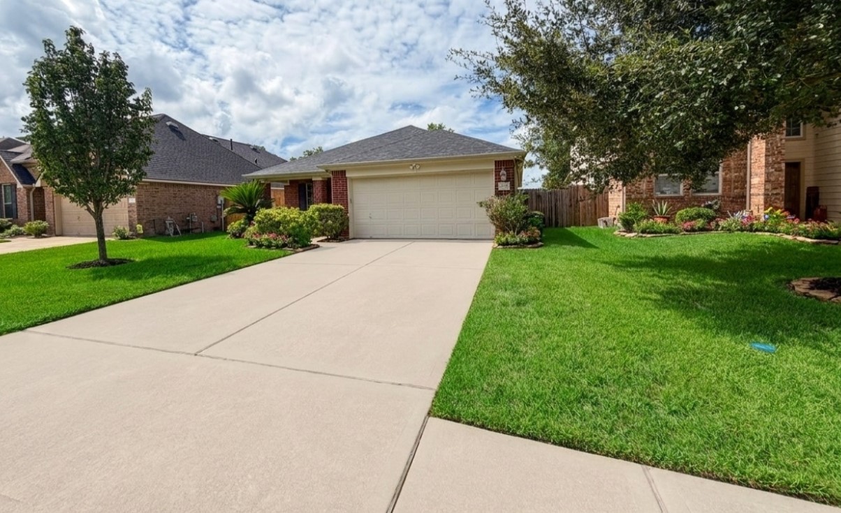 21723 Saragosa Pond Lane Property Photo 1