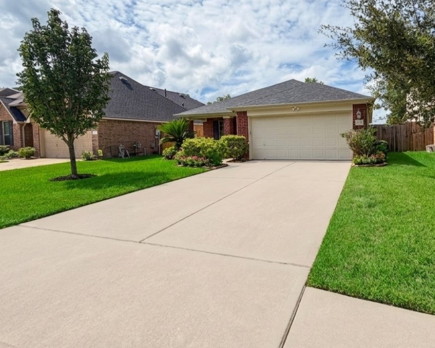21723 Saragosa Pond Lane Property Photo 3